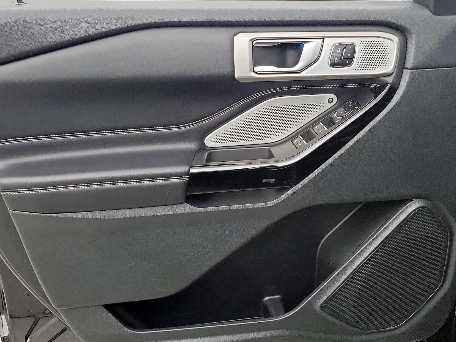 2023 Ford Explorer ST - Photo 13