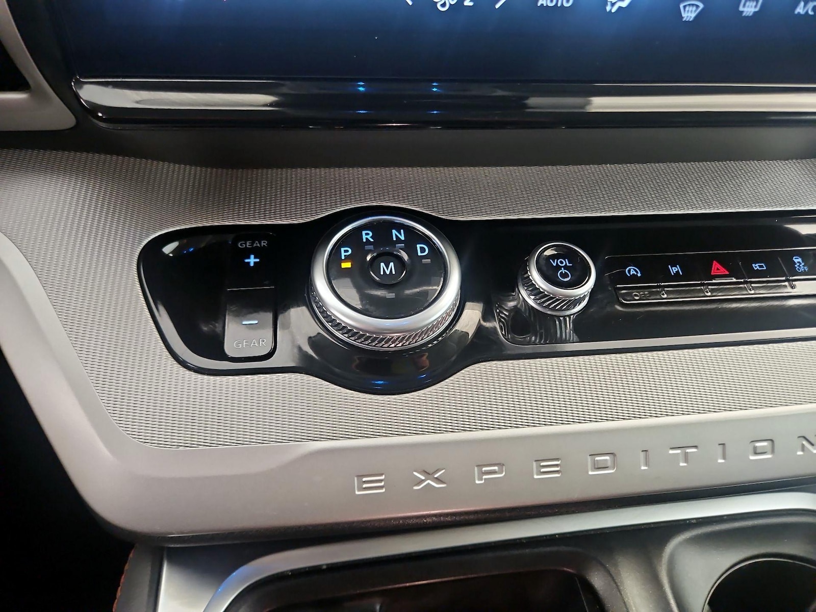 2025 Ford Expedition Active - Photo 19