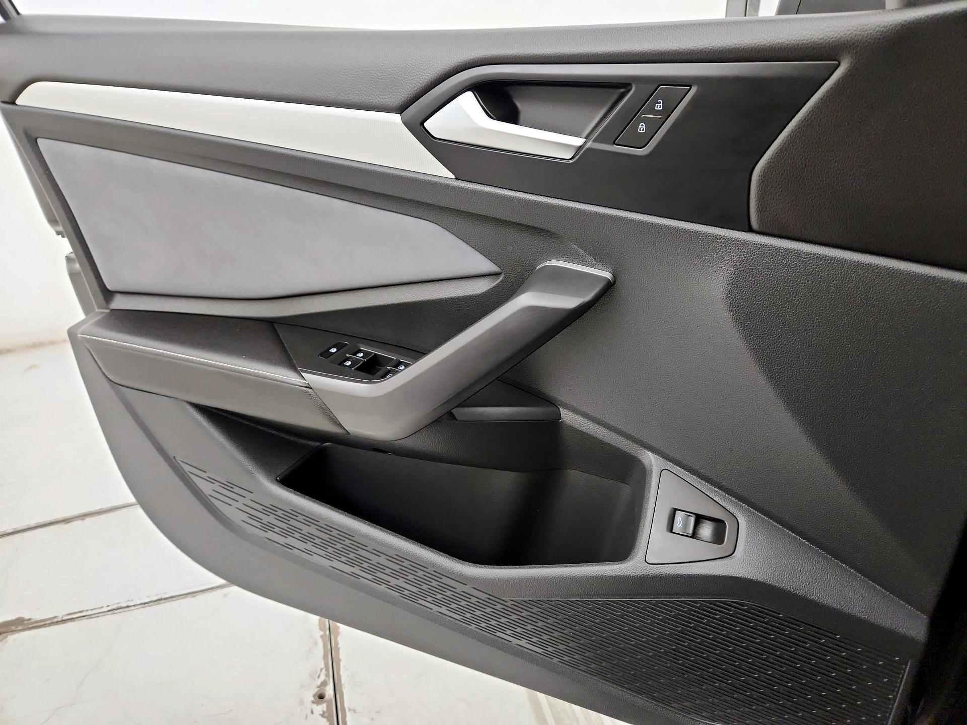 Thumbnail: 2025 Volkswagen Jetta - 12