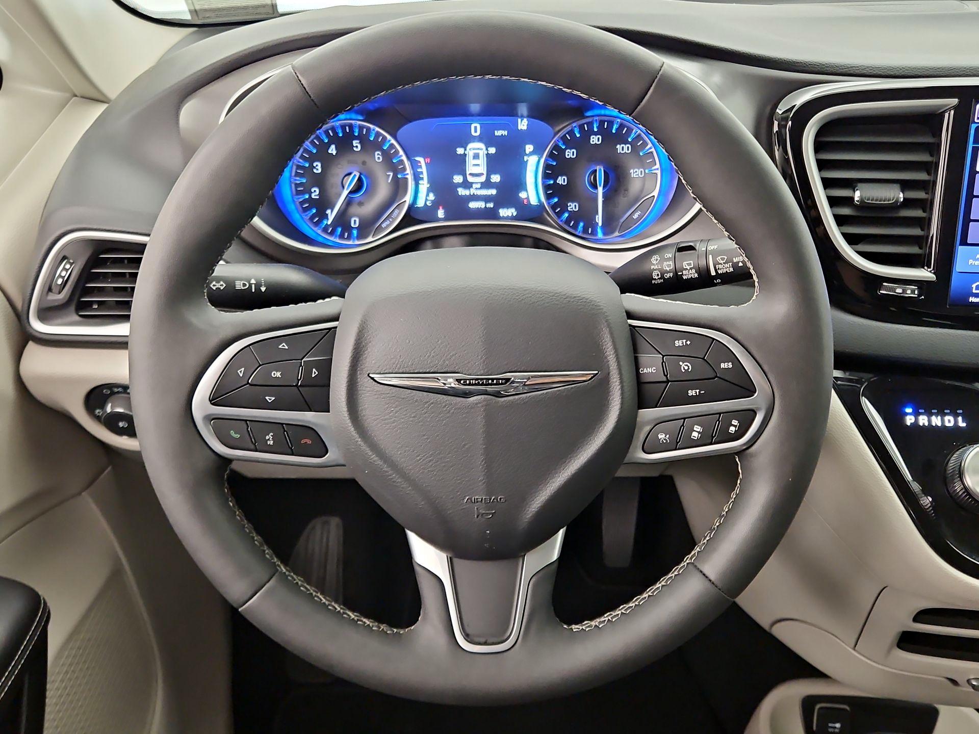 Thumbnail: 2024 Chrysler Pacifica - 10