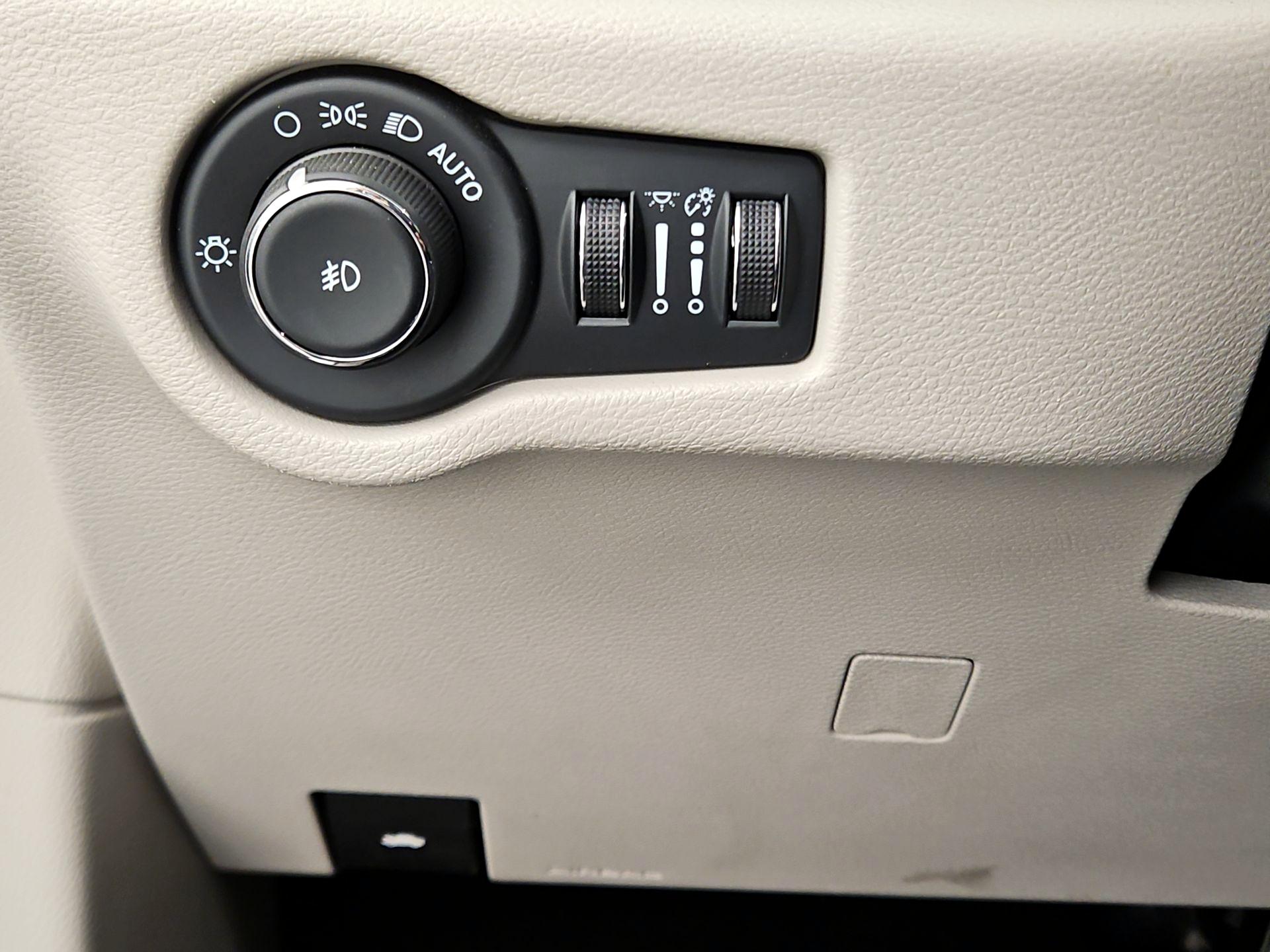 Thumbnail: 2024 Chrysler Pacifica - 13