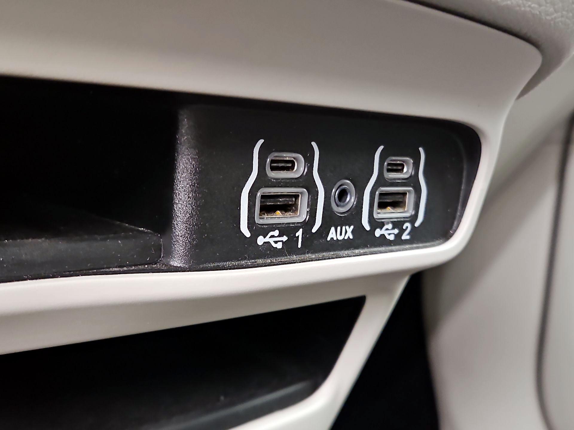 Thumbnail: 2024 Chrysler Pacifica - 18
