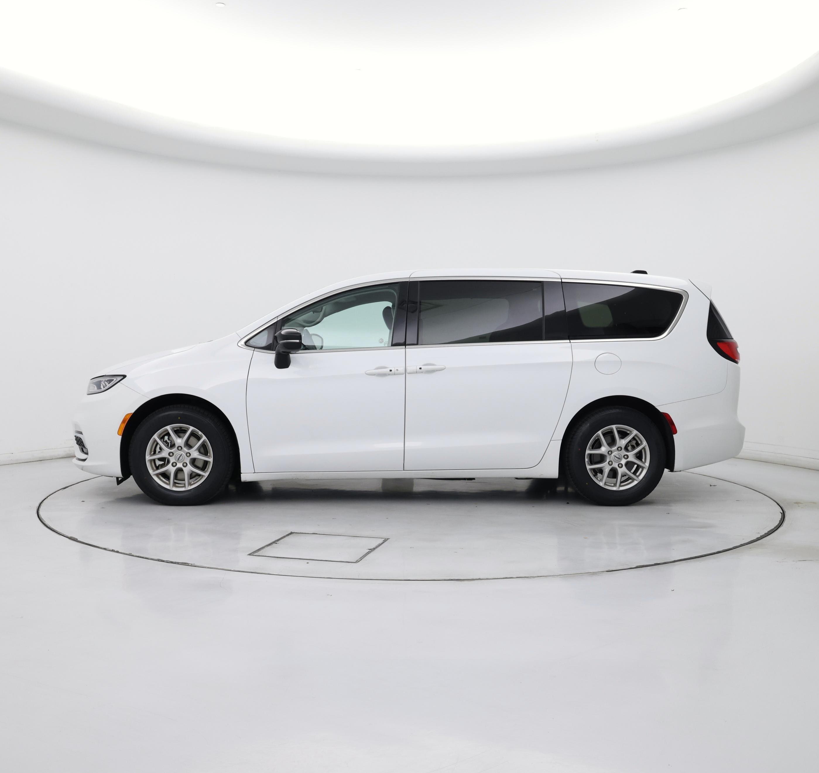 Thumbnail: 2024 Chrysler Pacifica - 3