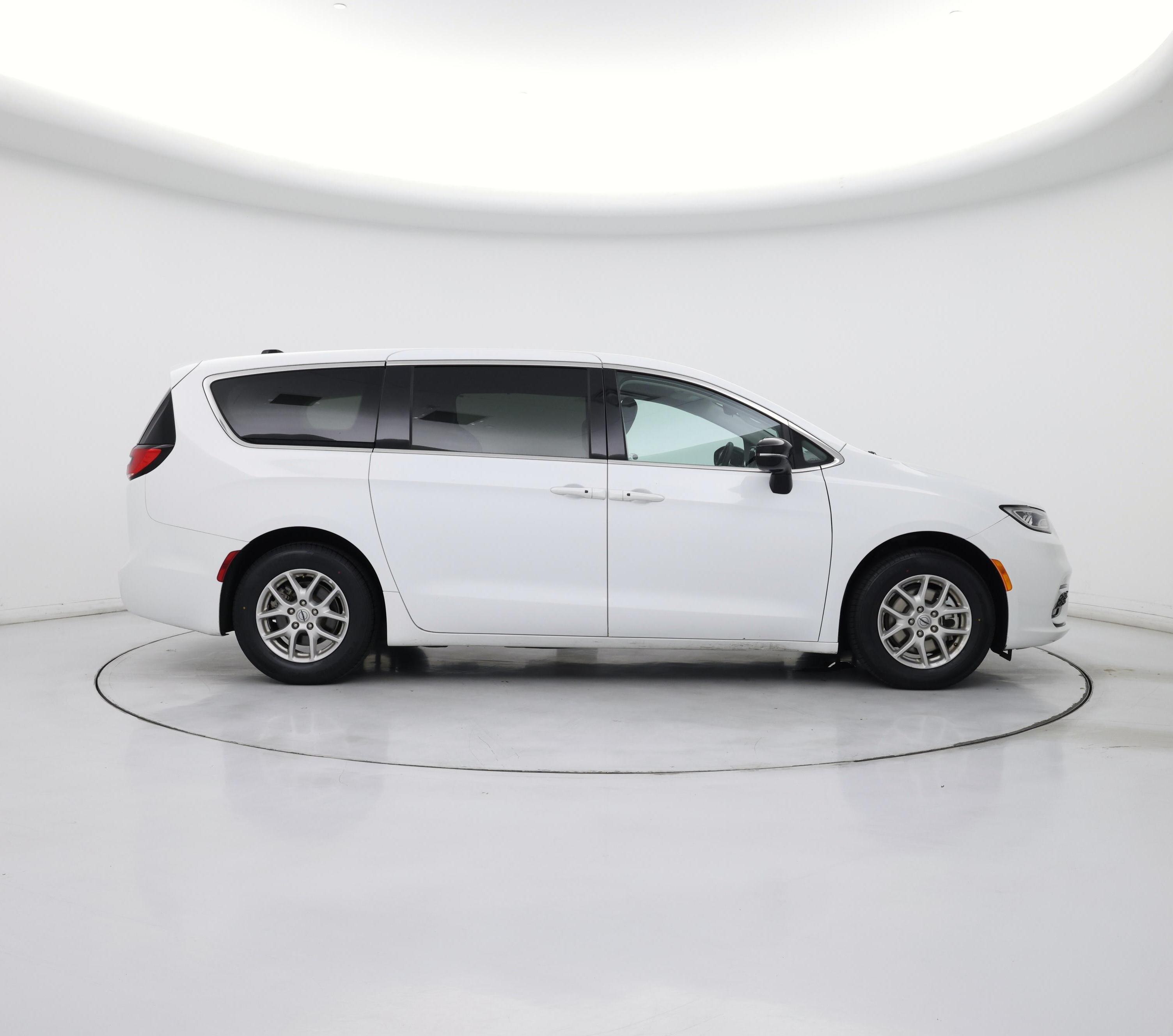 Thumbnail: 2024 Chrysler Pacifica - 7