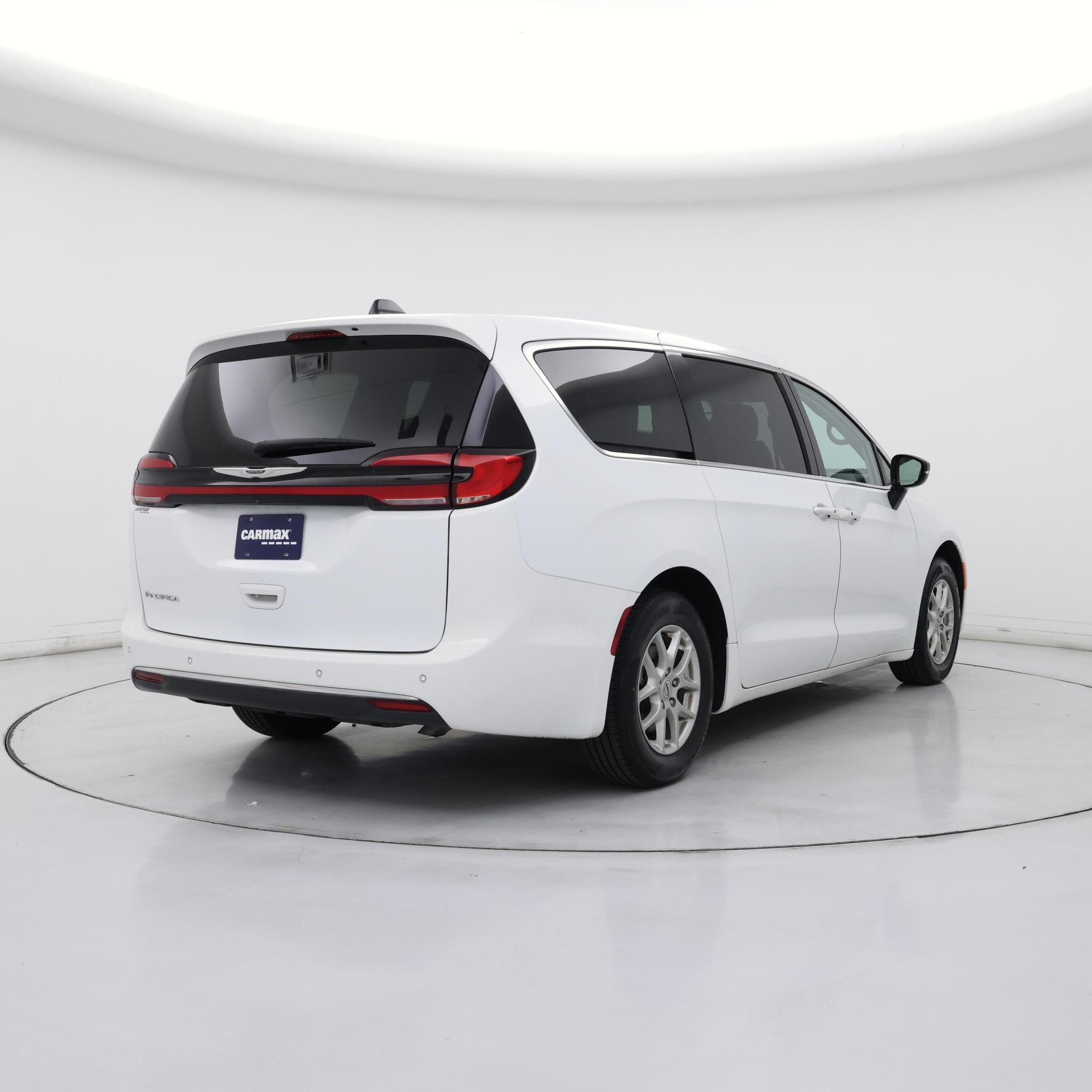 Thumbnail: 2024 Chrysler Pacifica - 8
