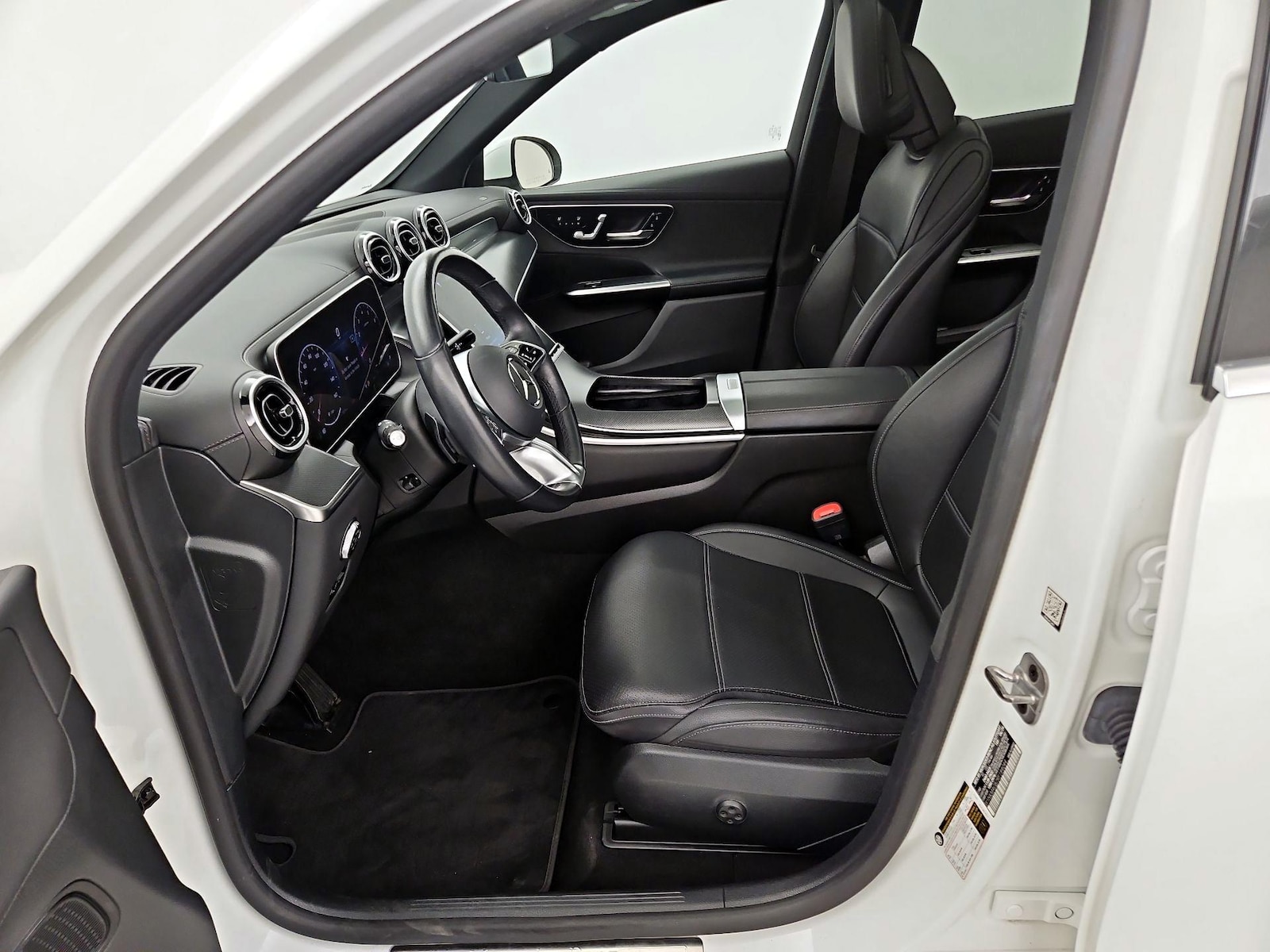 2024 Mercedes-Benz GLC GLC300 - Photo 12