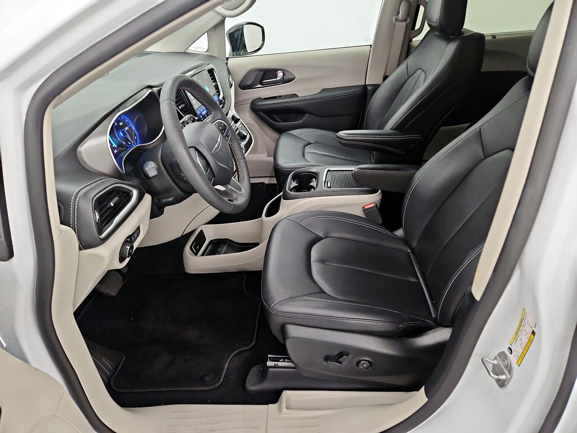Thumbnail: 2024 Chrysler Pacifica - 11