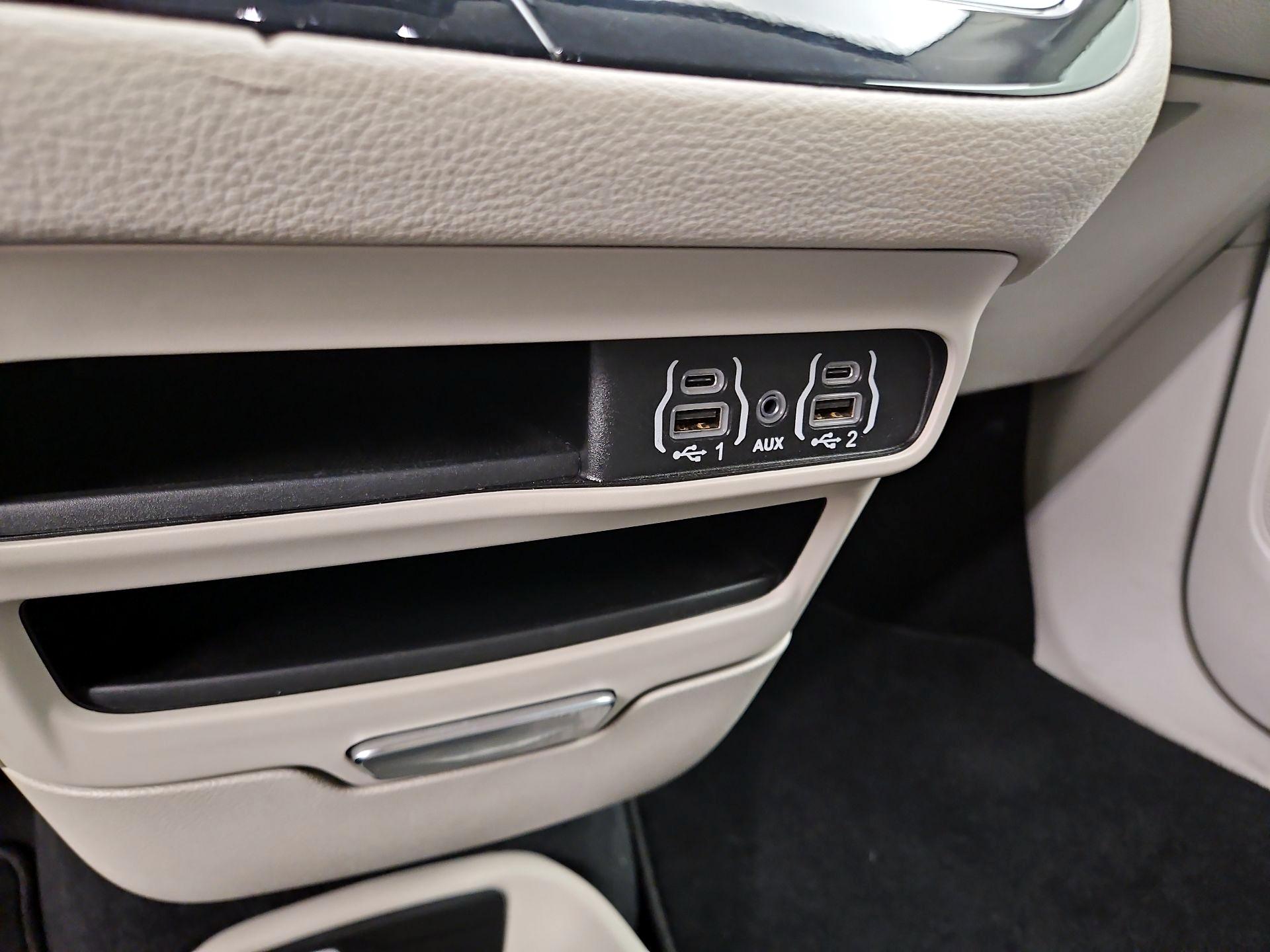 Thumbnail: 2024 Chrysler Pacifica - 18