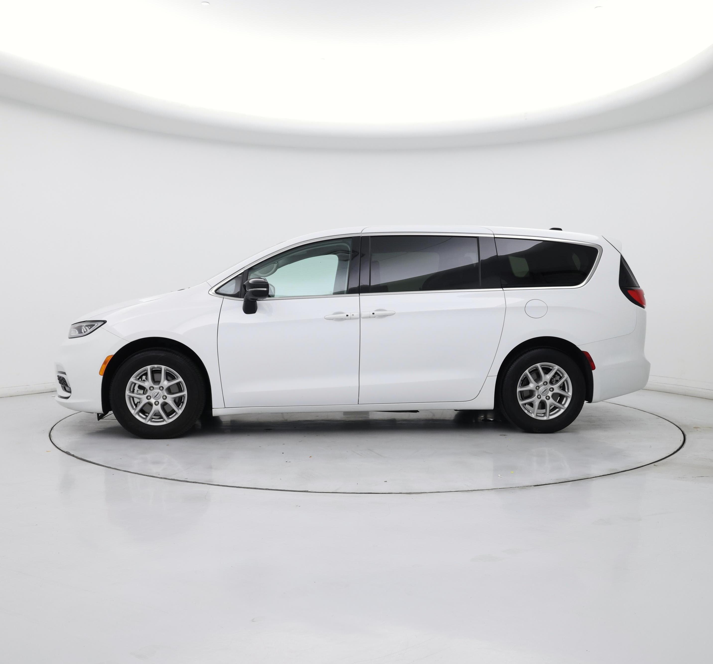 Thumbnail: 2024 Chrysler Pacifica - 3