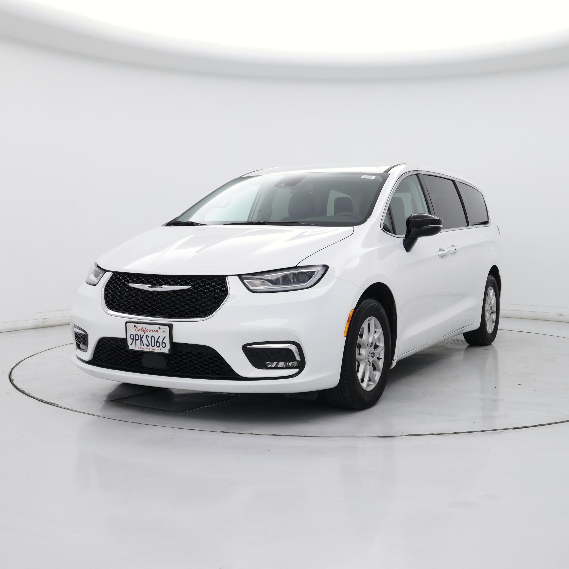 Thumbnail: 2024 Chrysler Pacifica - 4
