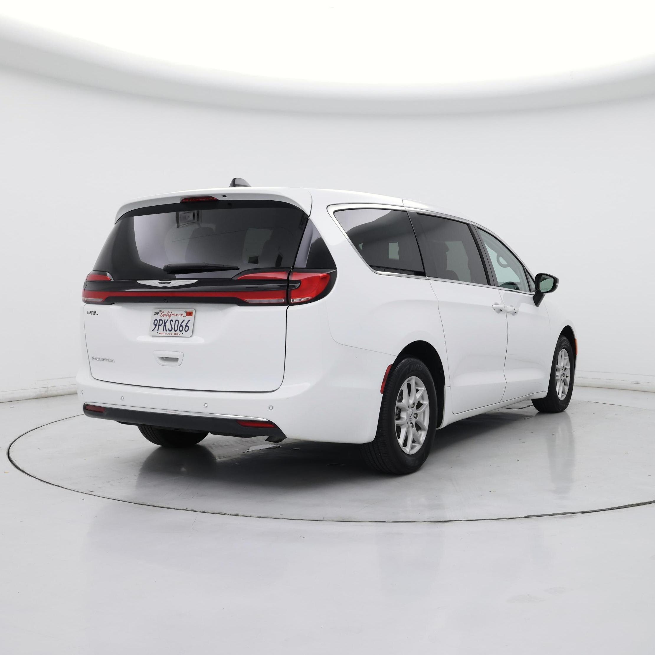 Thumbnail: 2024 Chrysler Pacifica - 8