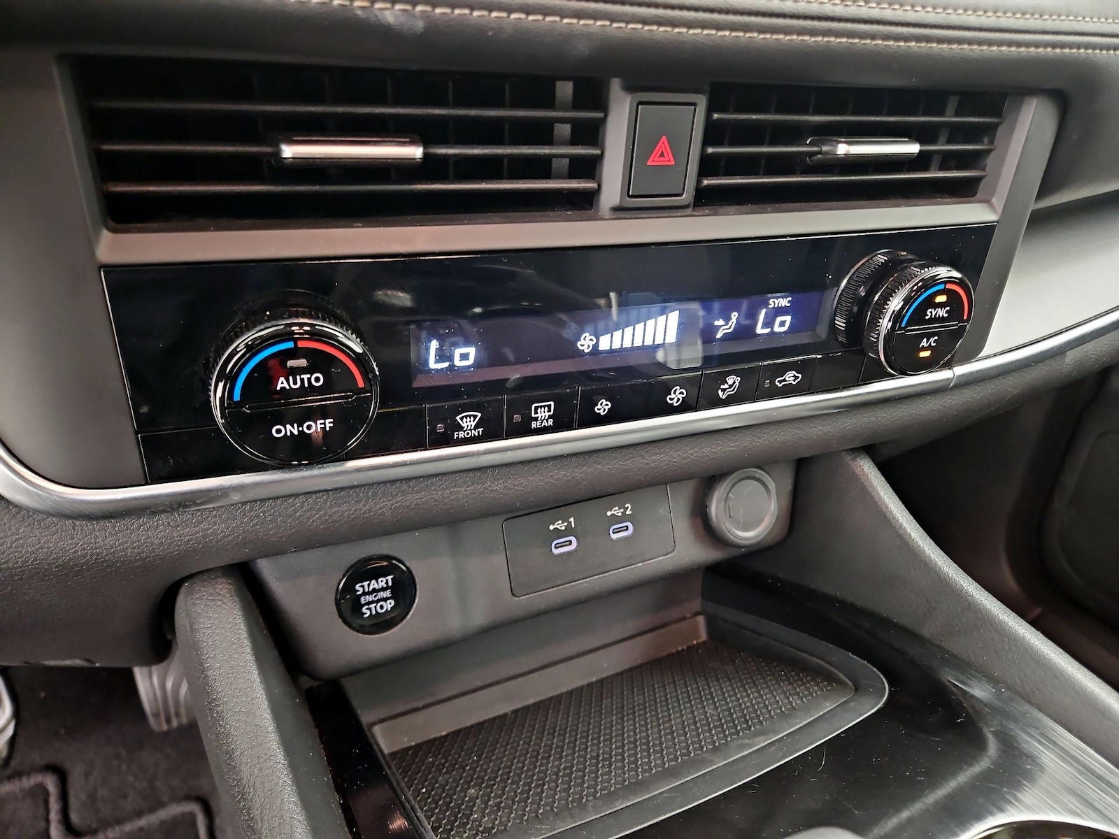2025 Nissan Rogue SV - Photo 15