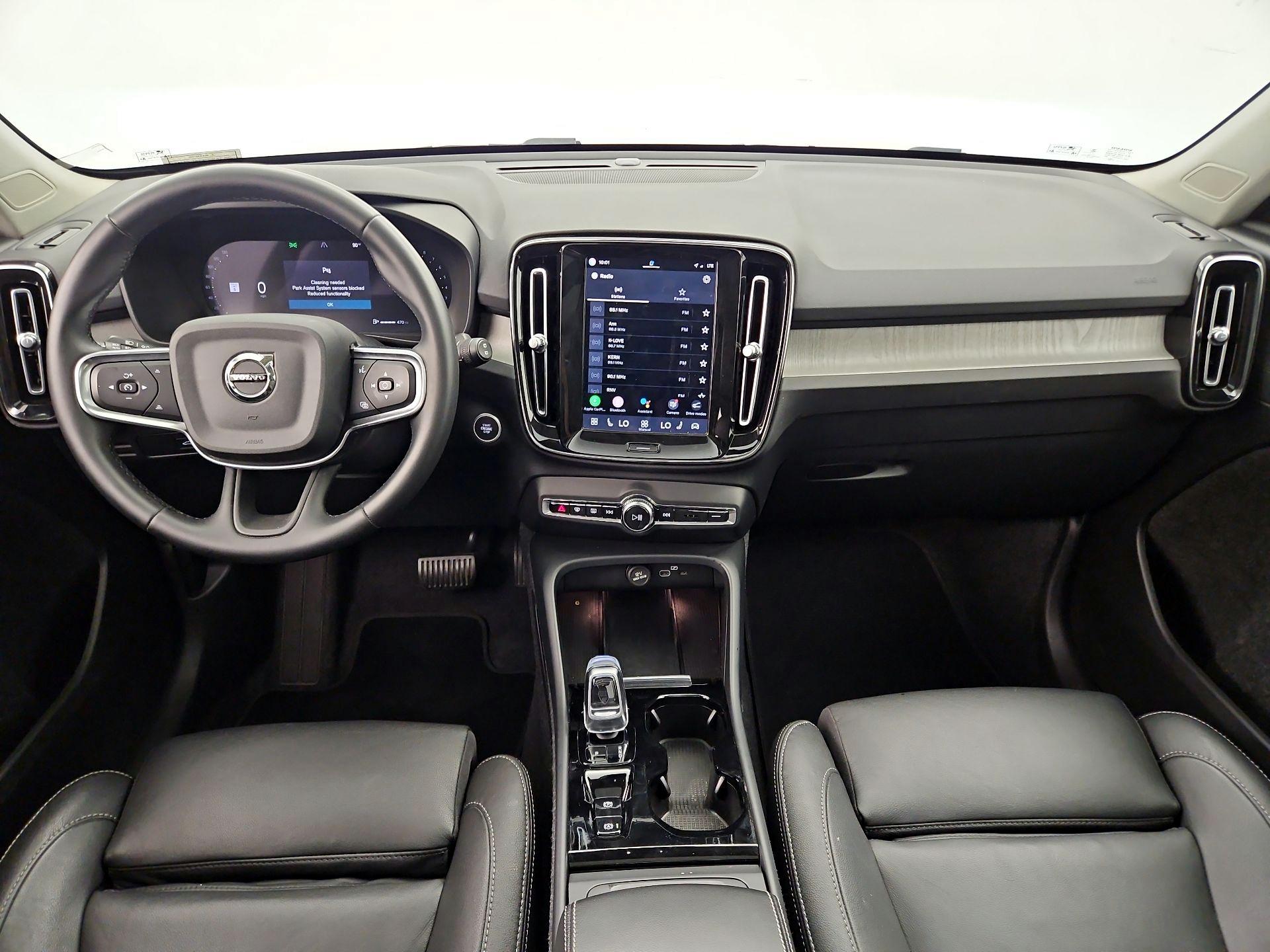 Thumbnail: 2025 Volvo XC40 - 9