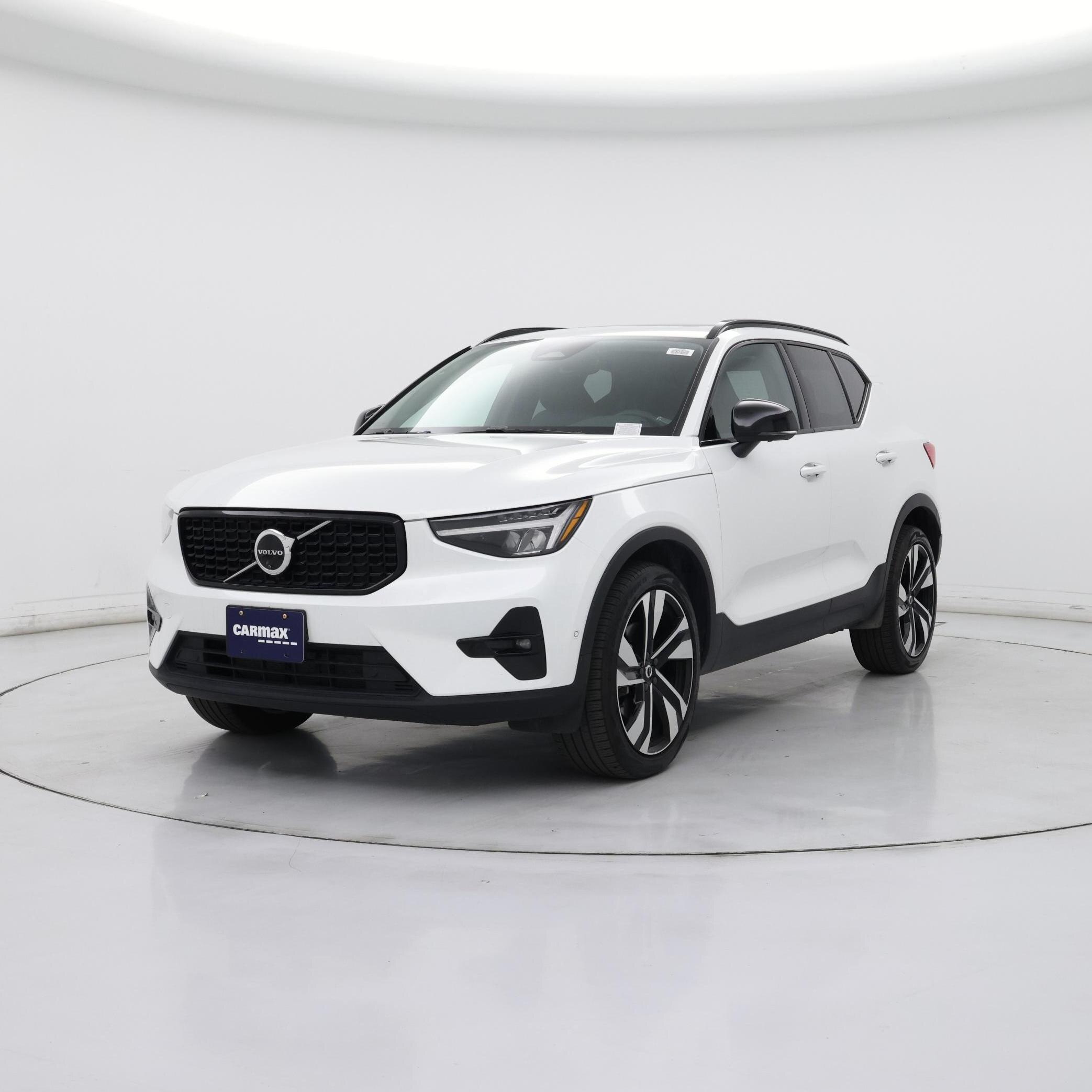 Thumbnail: 2025 Volvo XC40 - 4