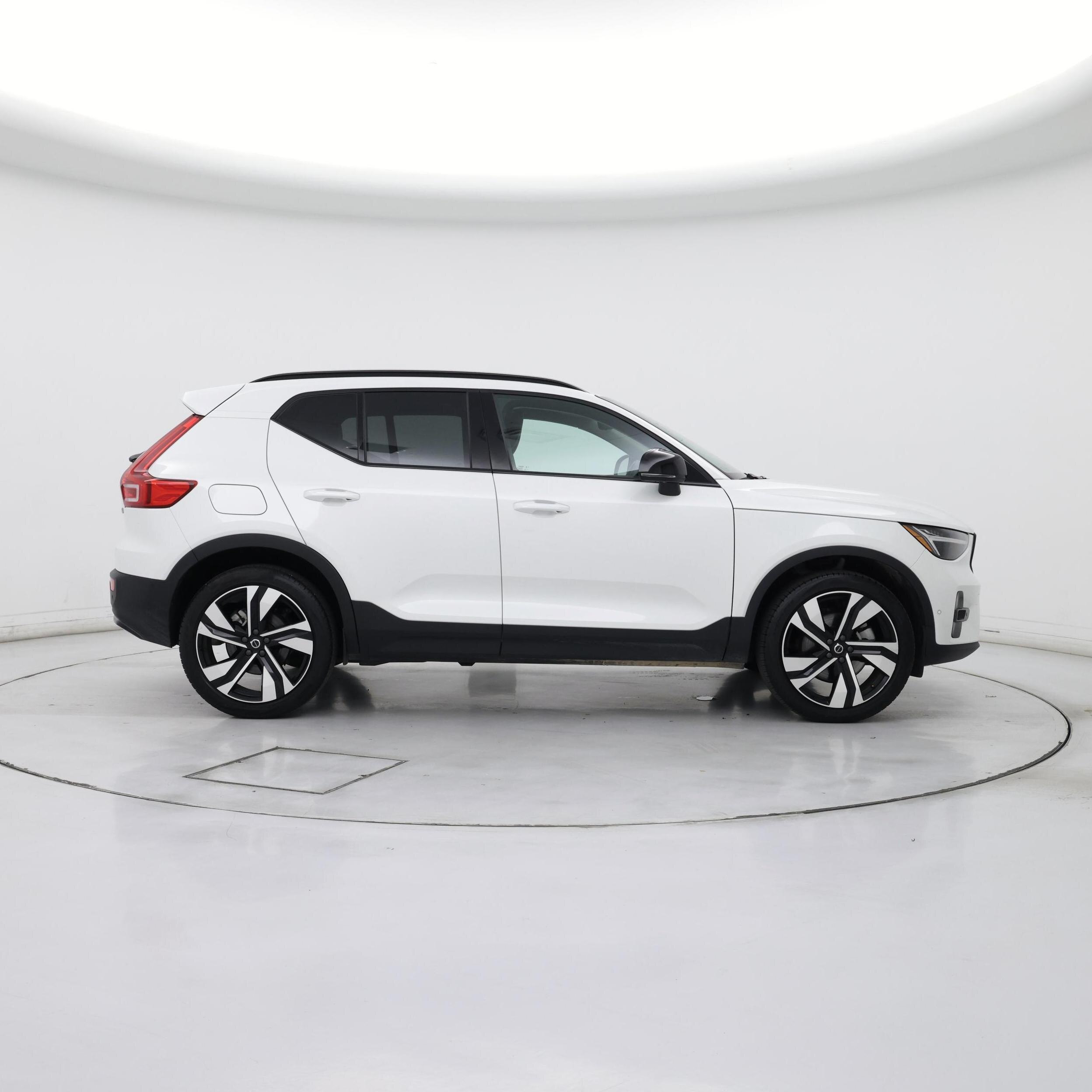 Thumbnail: 2025 Volvo XC40 - 7
