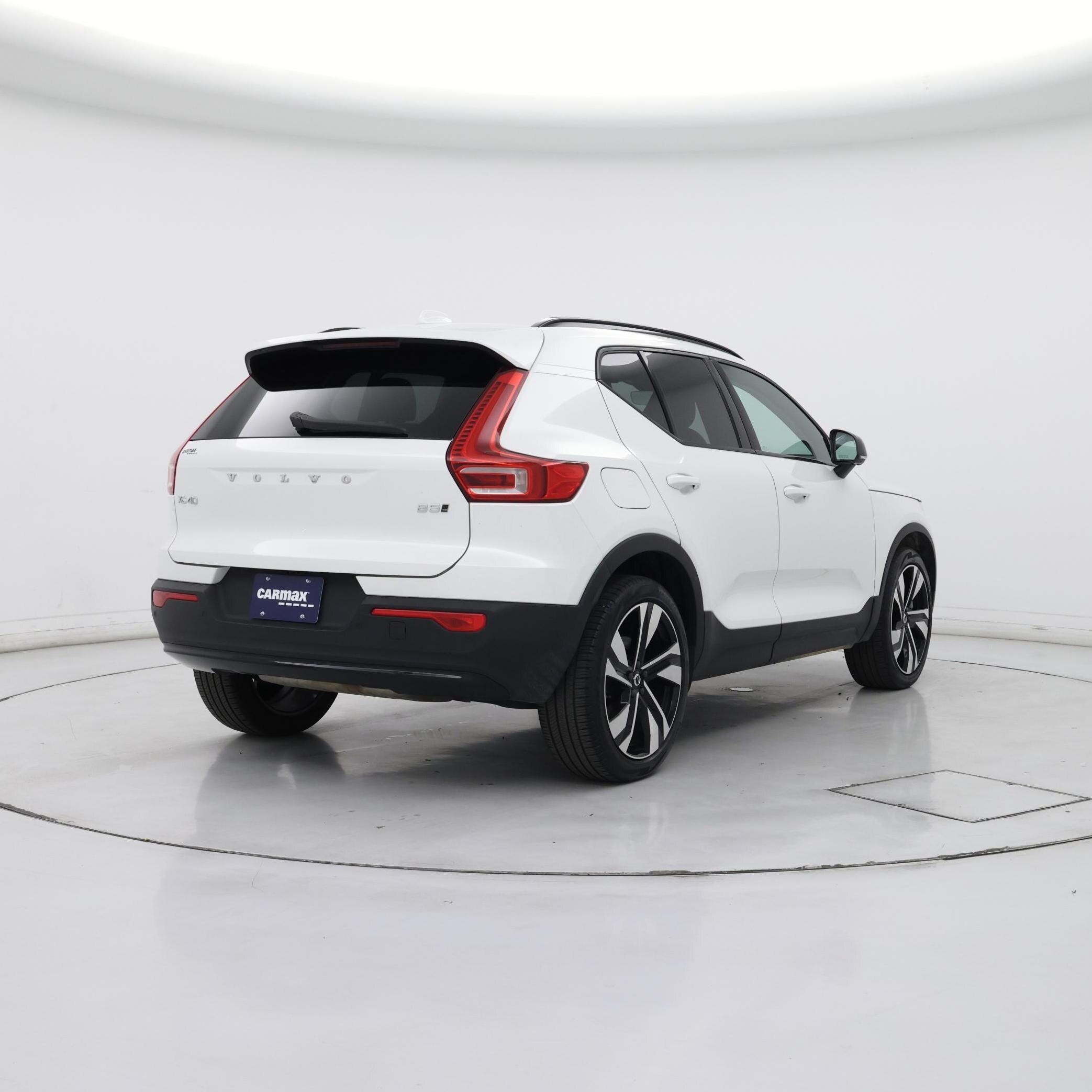 Thumbnail: 2025 Volvo XC40 - 8