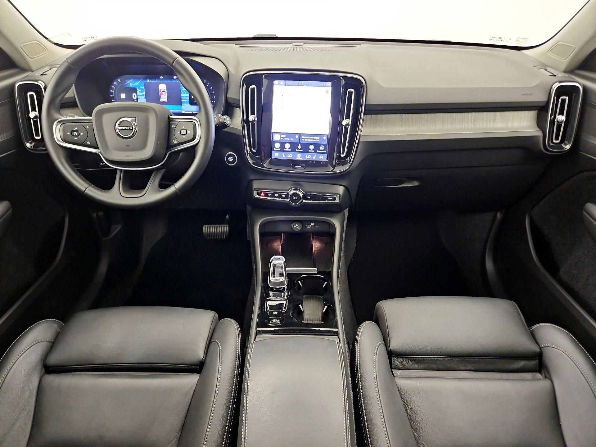 Thumbnail: 2025 Volvo XC40 - 9