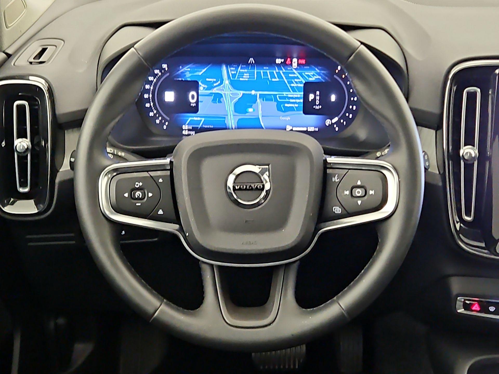 Thumbnail: 2025 Volvo XC40 - 10