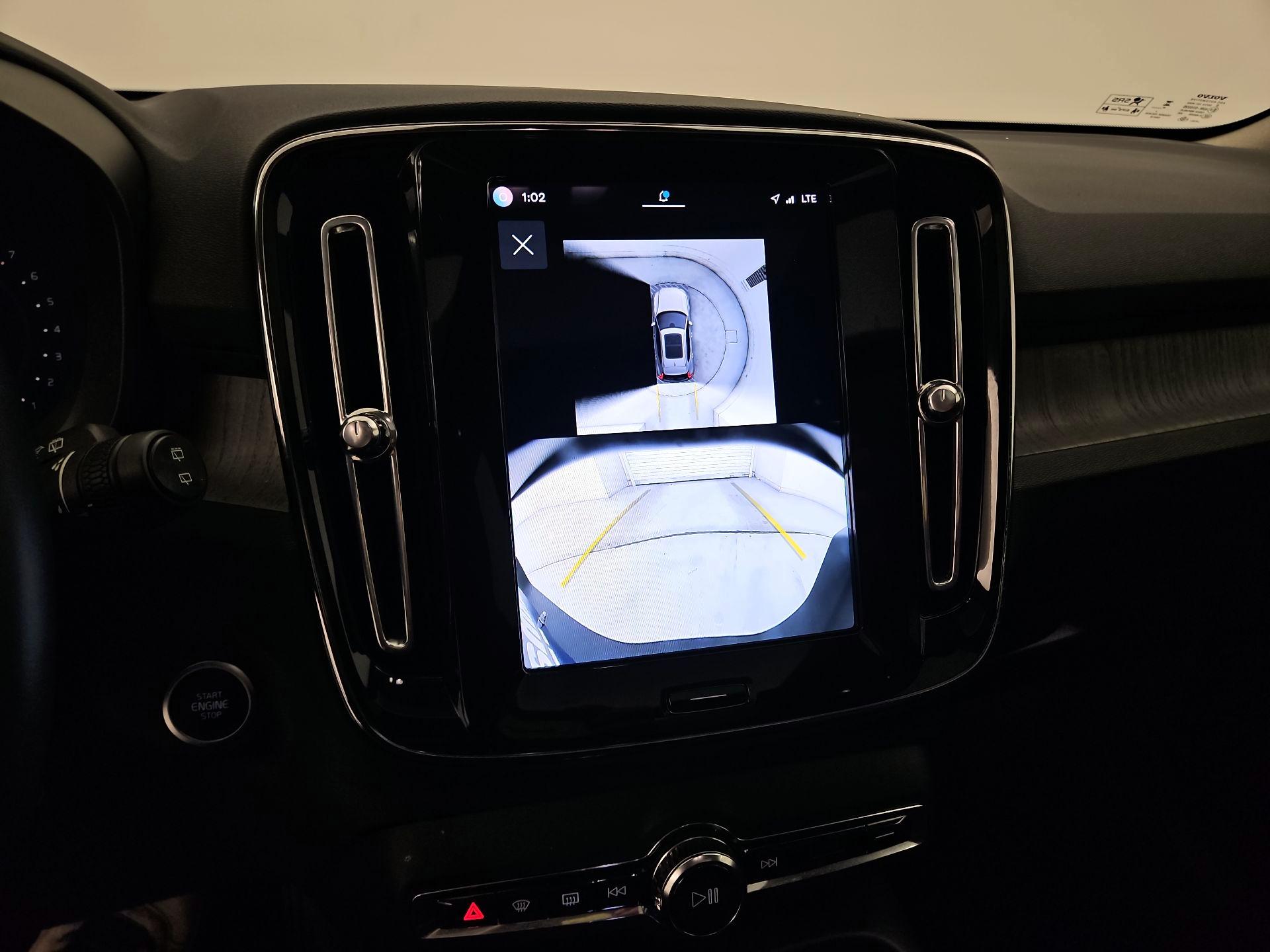 Thumbnail: 2025 Volvo XC40 - 15