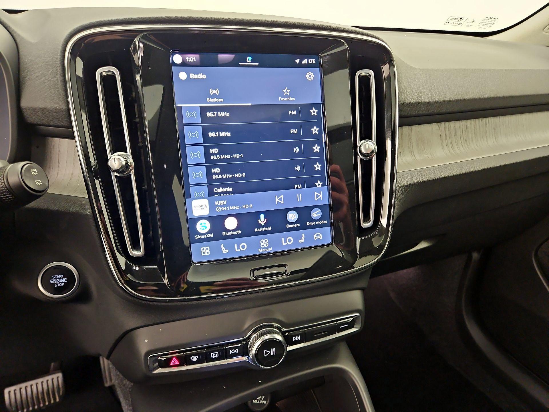 Thumbnail: 2025 Volvo XC40 - 16