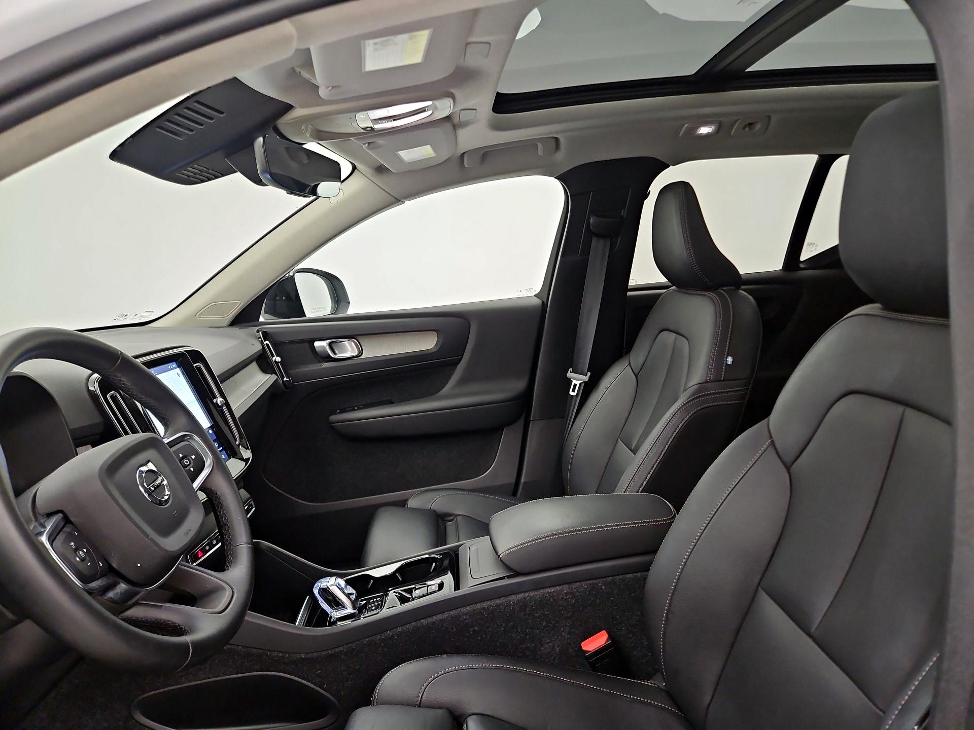 Thumbnail: 2025 Volvo XC40 - 20