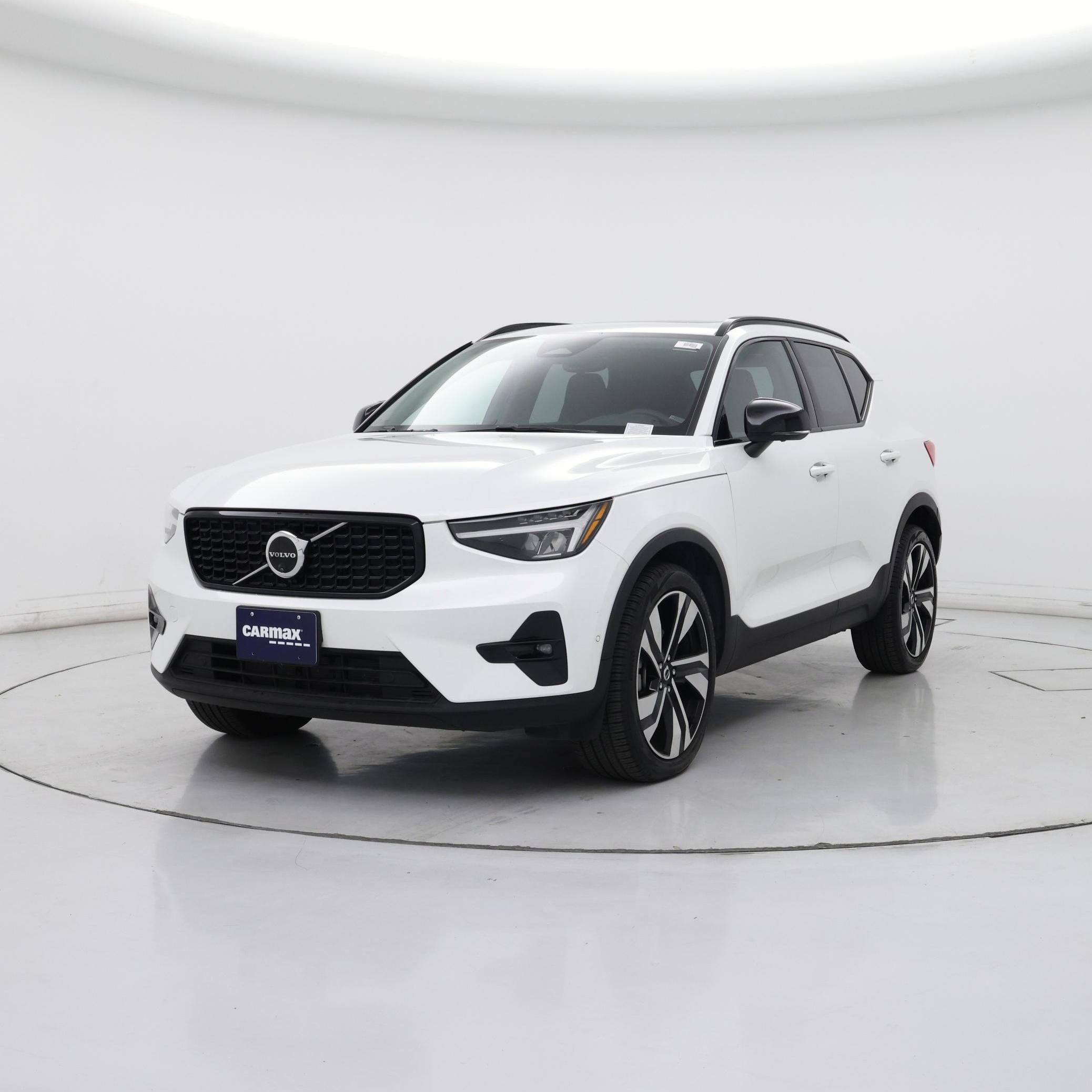 Thumbnail: 2025 Volvo XC40 - 4