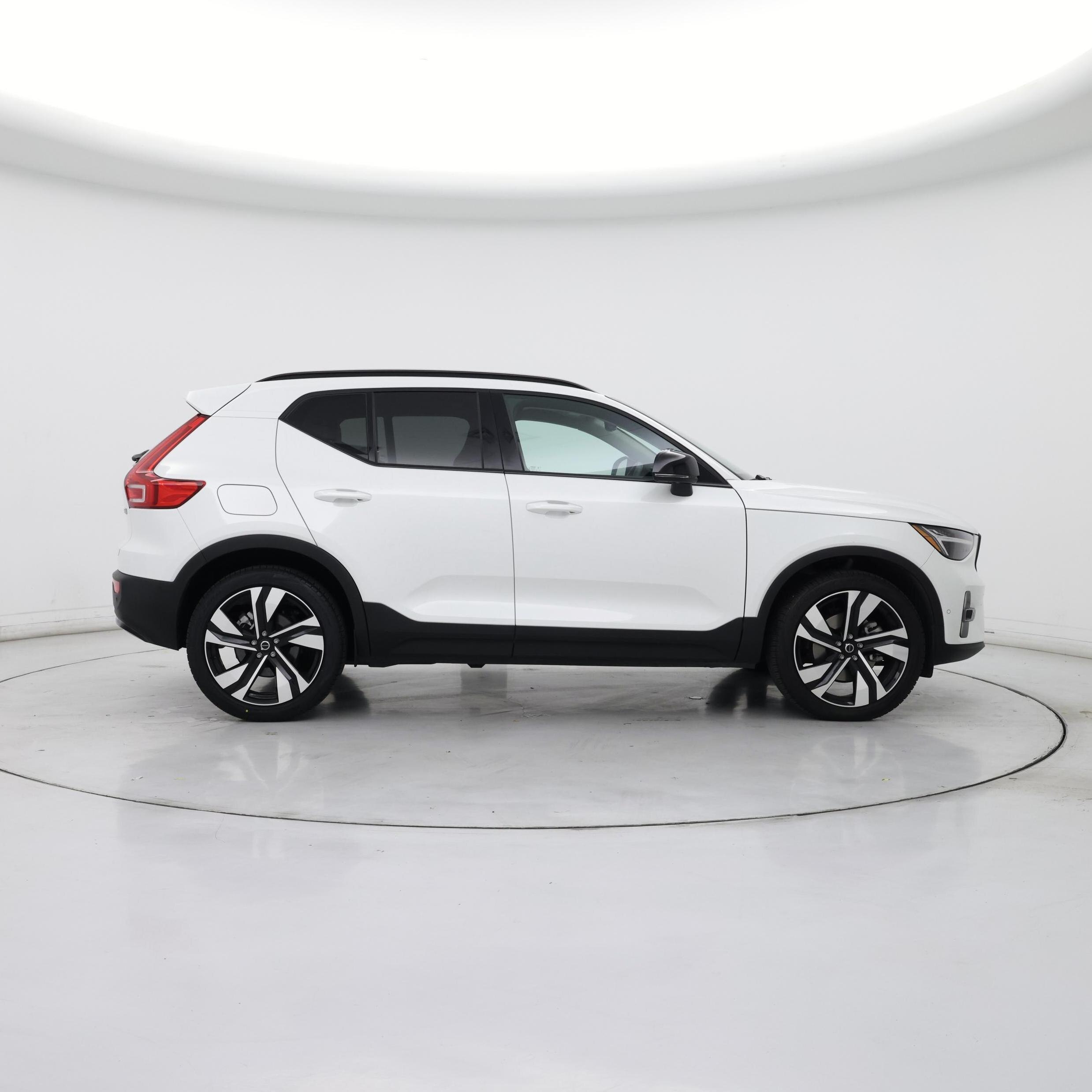 Thumbnail: 2025 Volvo XC40 - 7