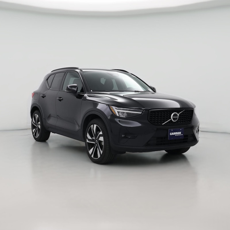2025 Volvo XC40 B5 Plus Dark Theme
