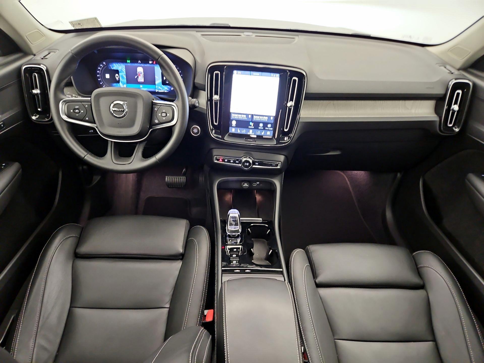 Thumbnail: 2025 Volvo XC40 - 9