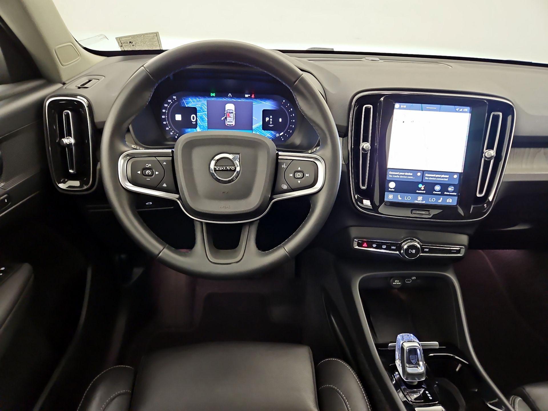 Thumbnail: 2025 Volvo XC40 - 10