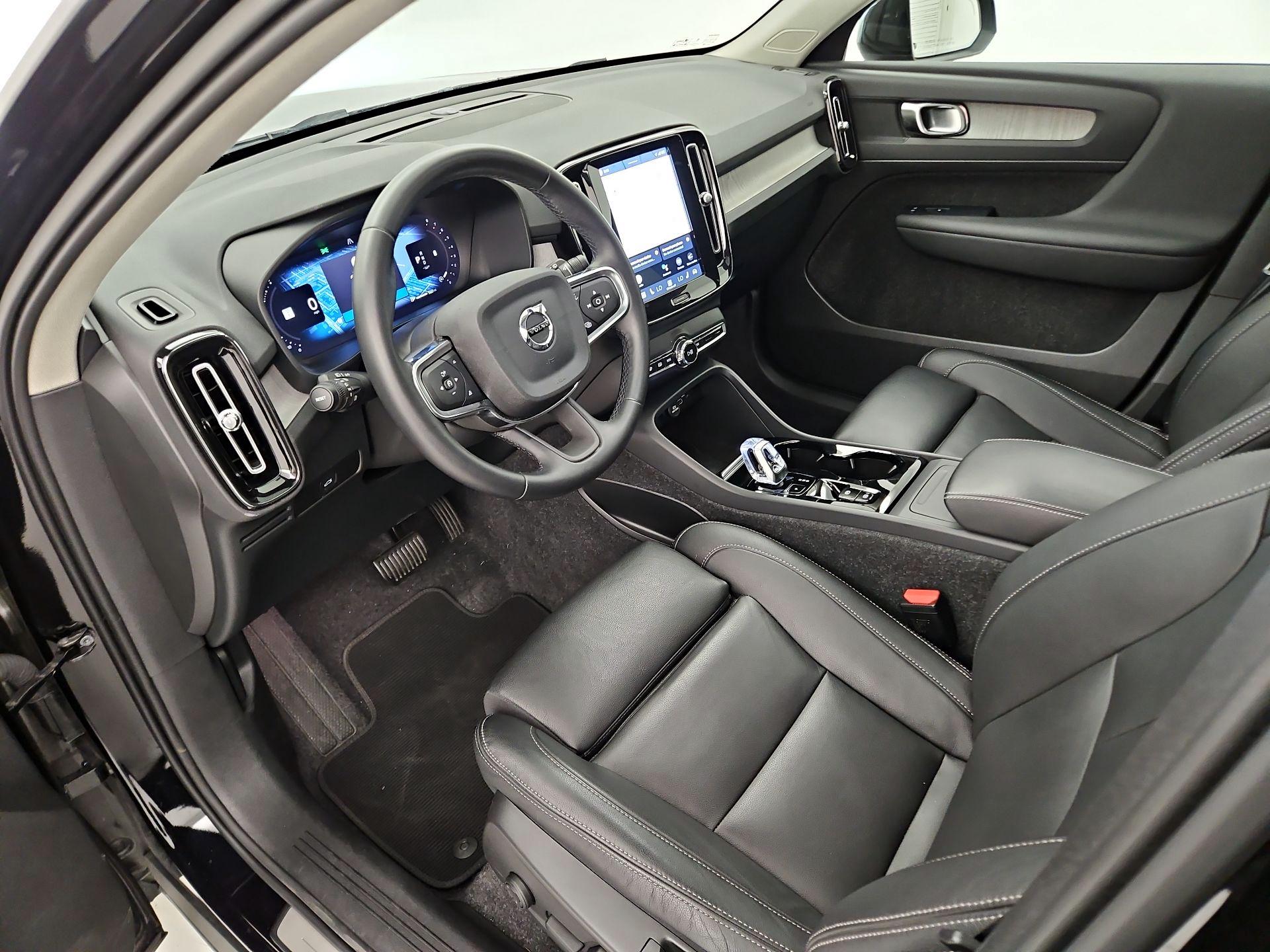 Thumbnail: 2025 Volvo XC40 - 11