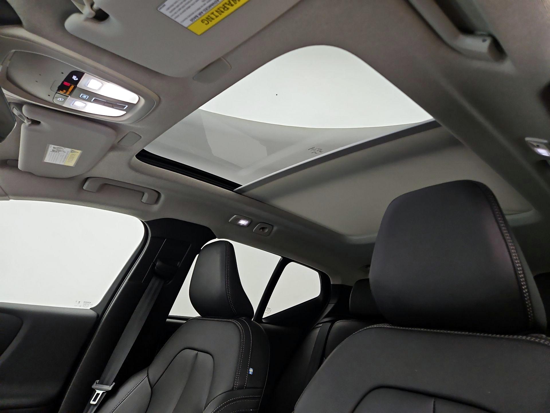 Thumbnail: 2025 Volvo XC40 - 20