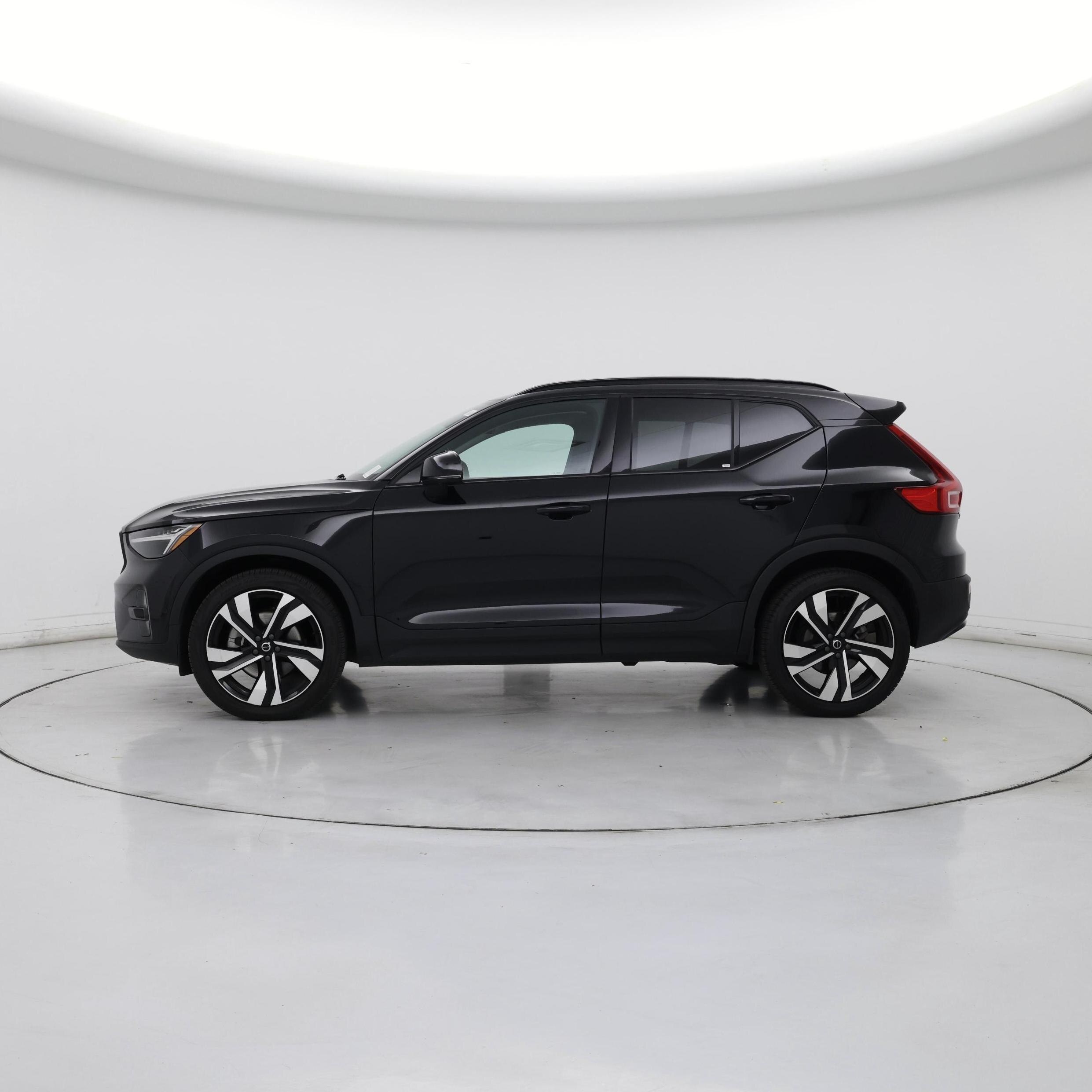 Thumbnail: 2025 Volvo XC40 - 3