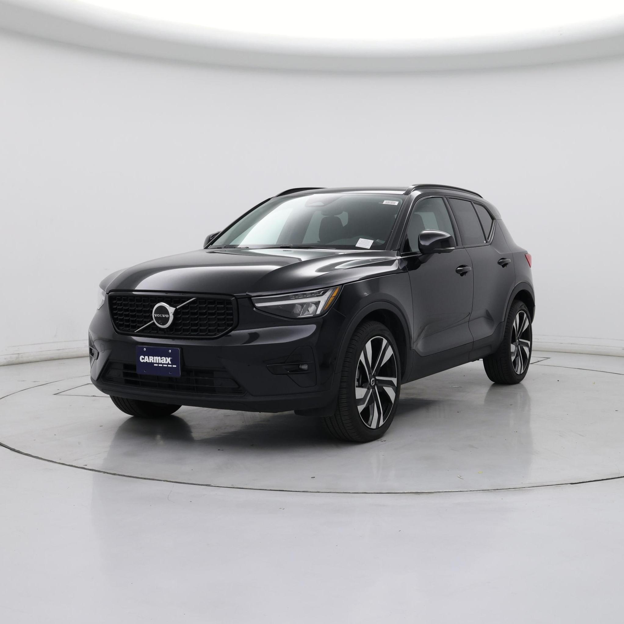 Thumbnail: 2025 Volvo XC40 - 4