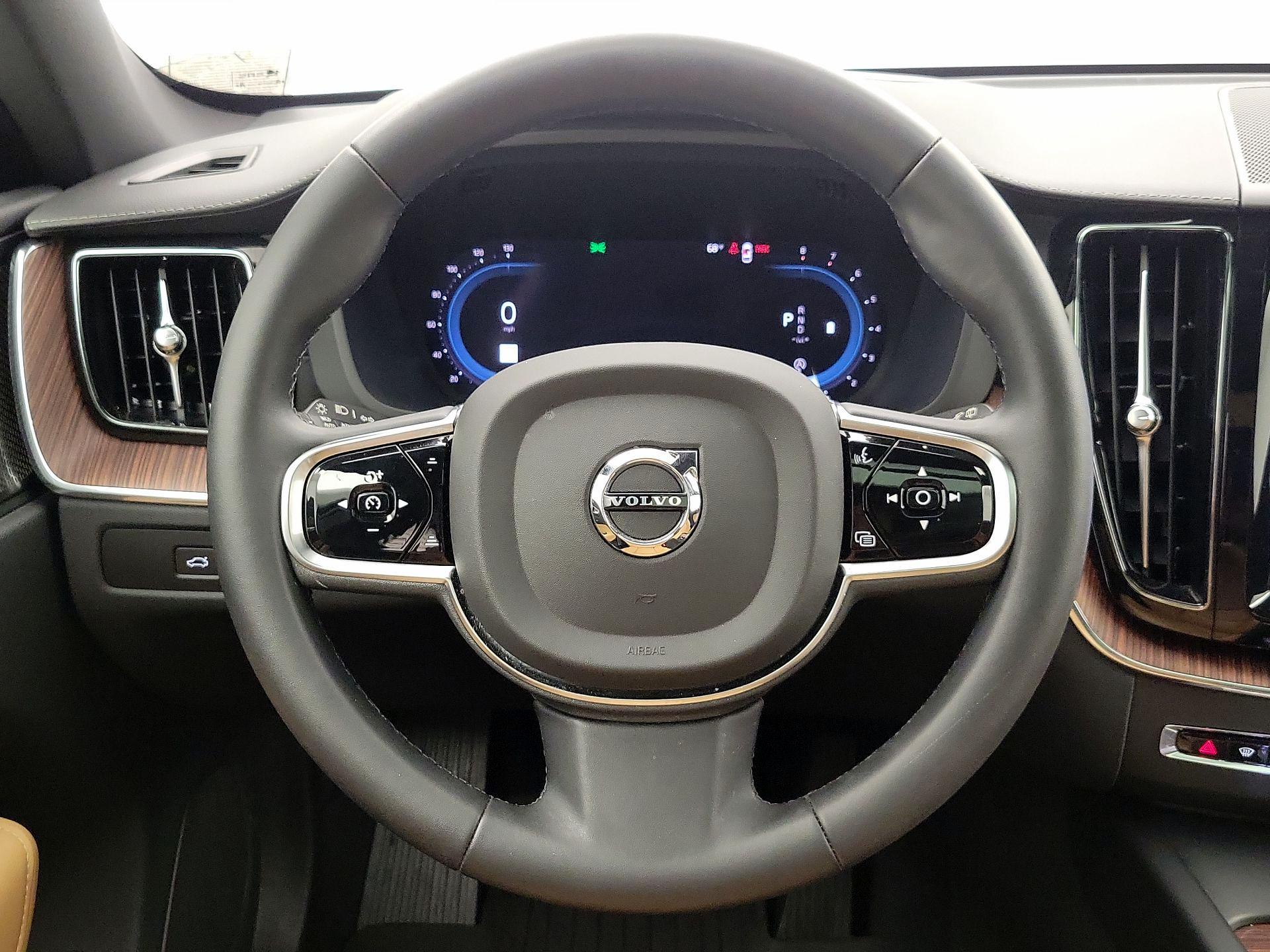 Thumbnail: 2024 Volvo XC60 - 10