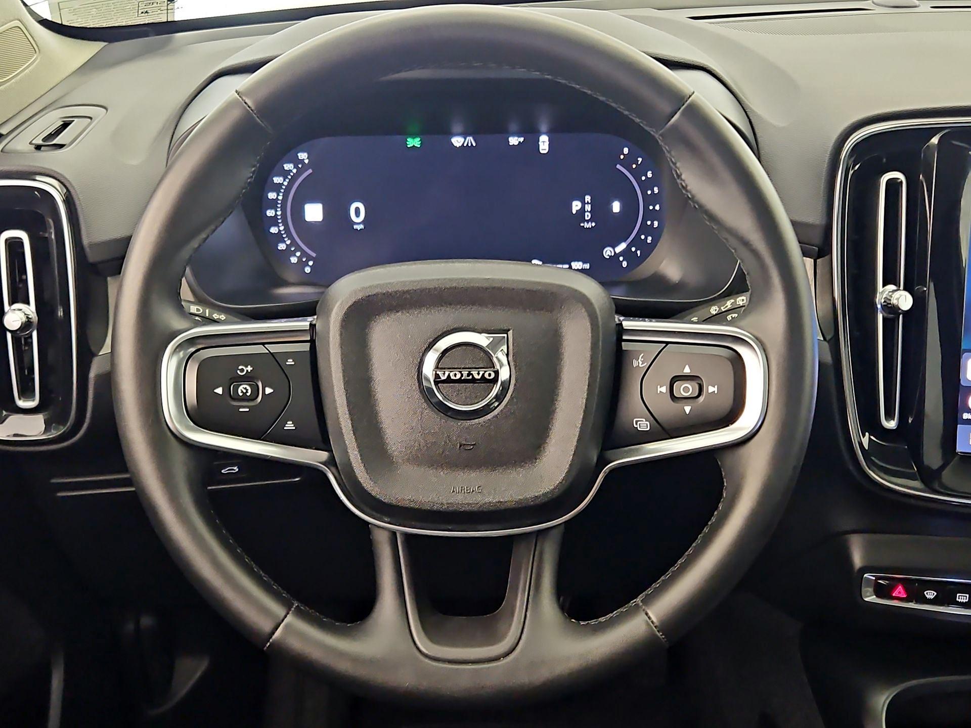Thumbnail: 2023 Volvo XC40 - 10