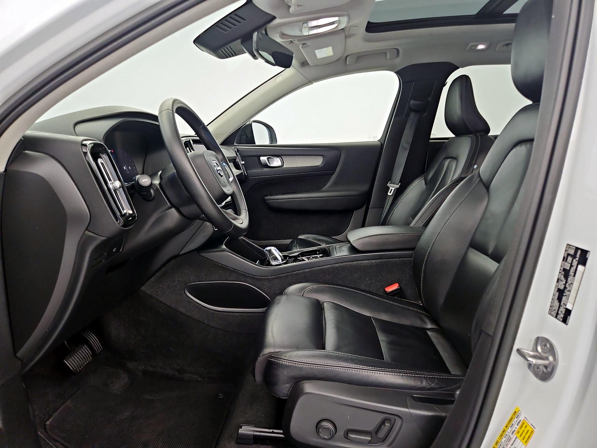 Thumbnail: 2023 Volvo XC40 - 11
