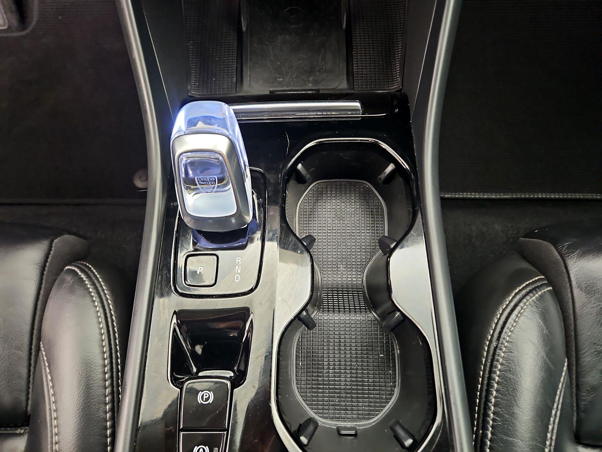 Thumbnail: 2023 Volvo XC40 - 17