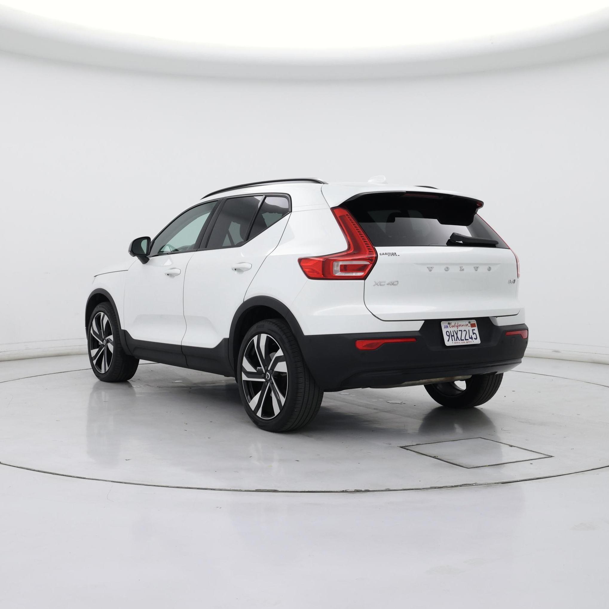 Thumbnail: 2023 Volvo XC40 - 2