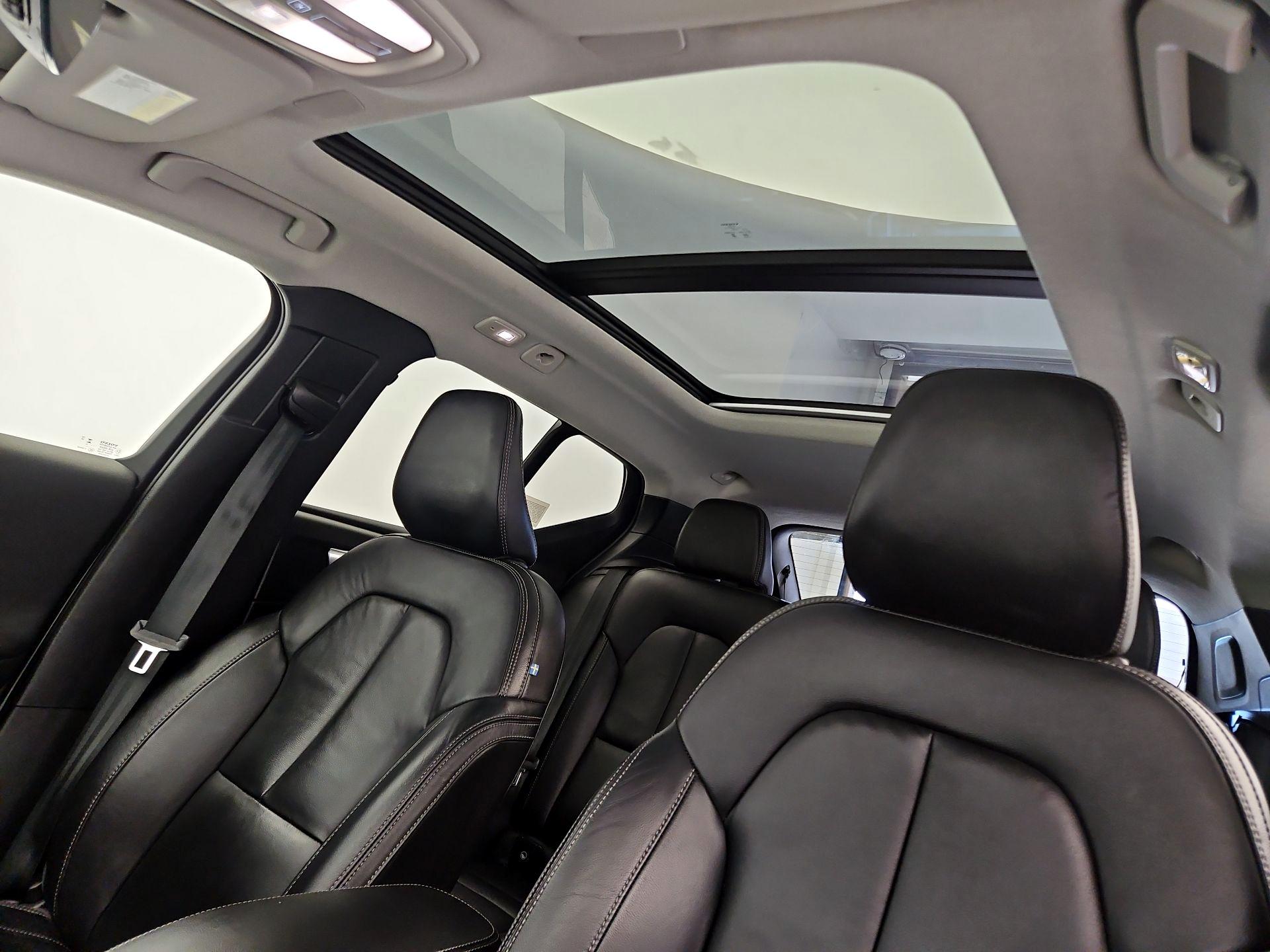 Thumbnail: 2023 Volvo XC40 - 19