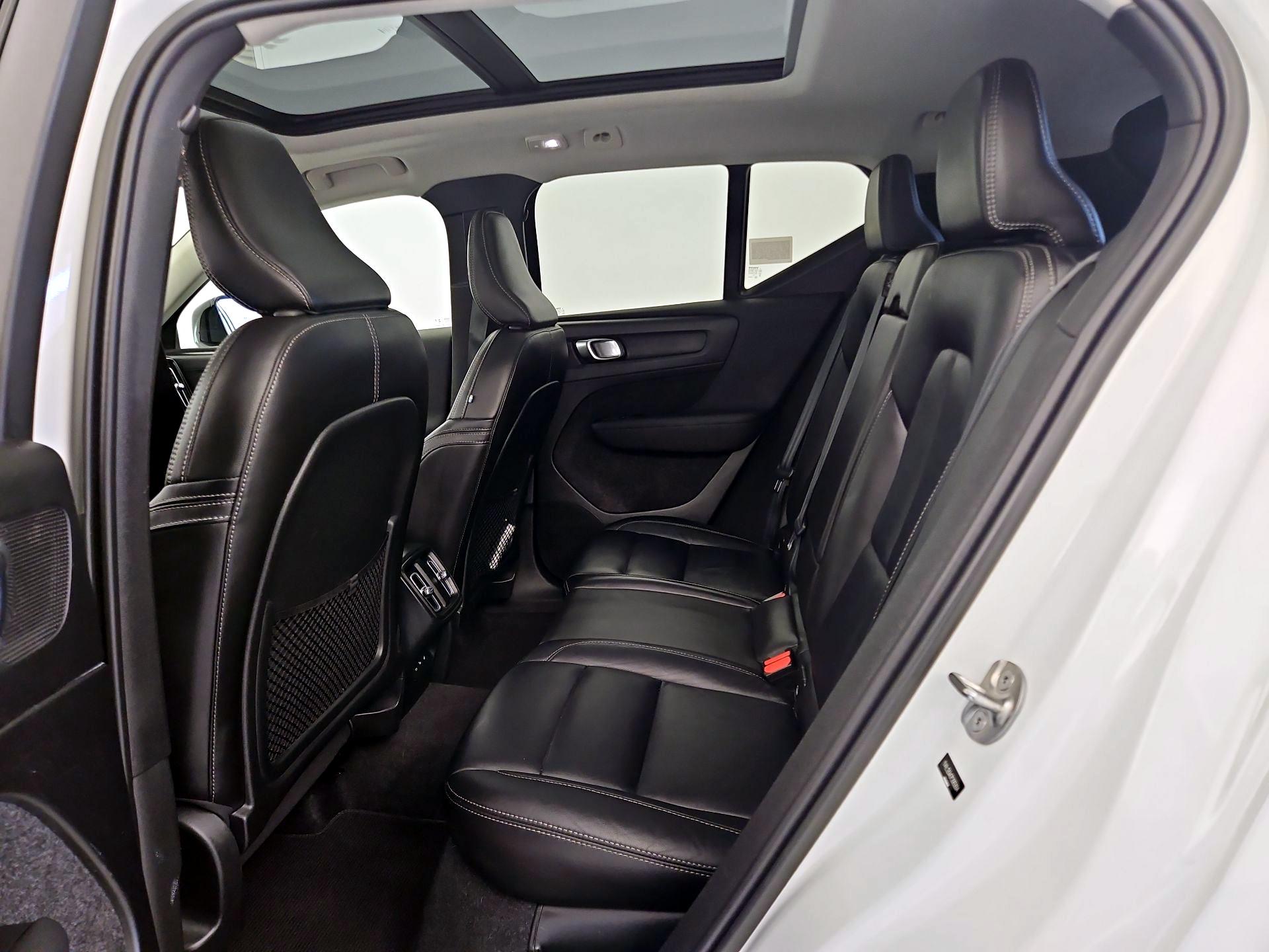 Thumbnail: 2023 Volvo XC40 - 20