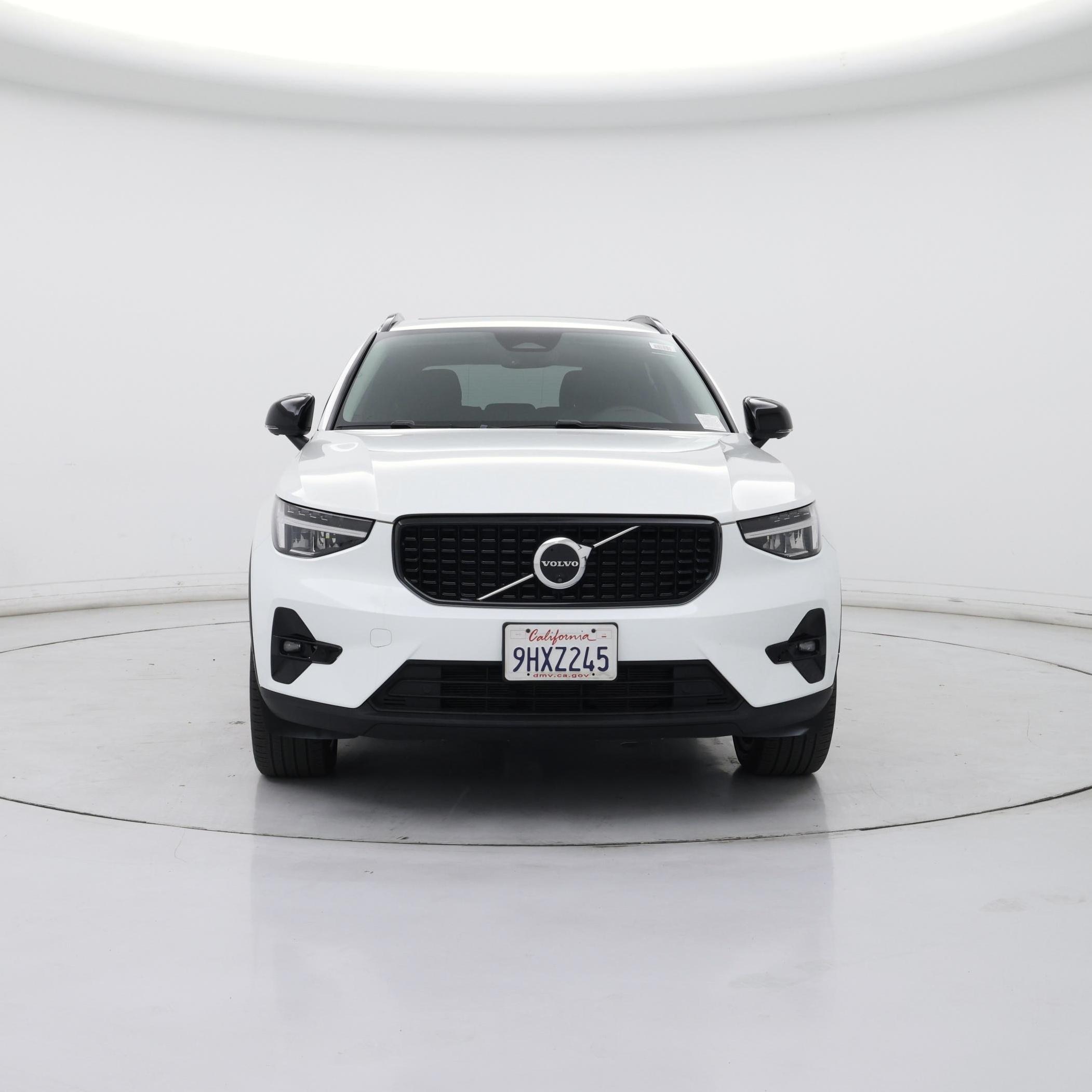 Thumbnail: 2023 Volvo XC40 - 5