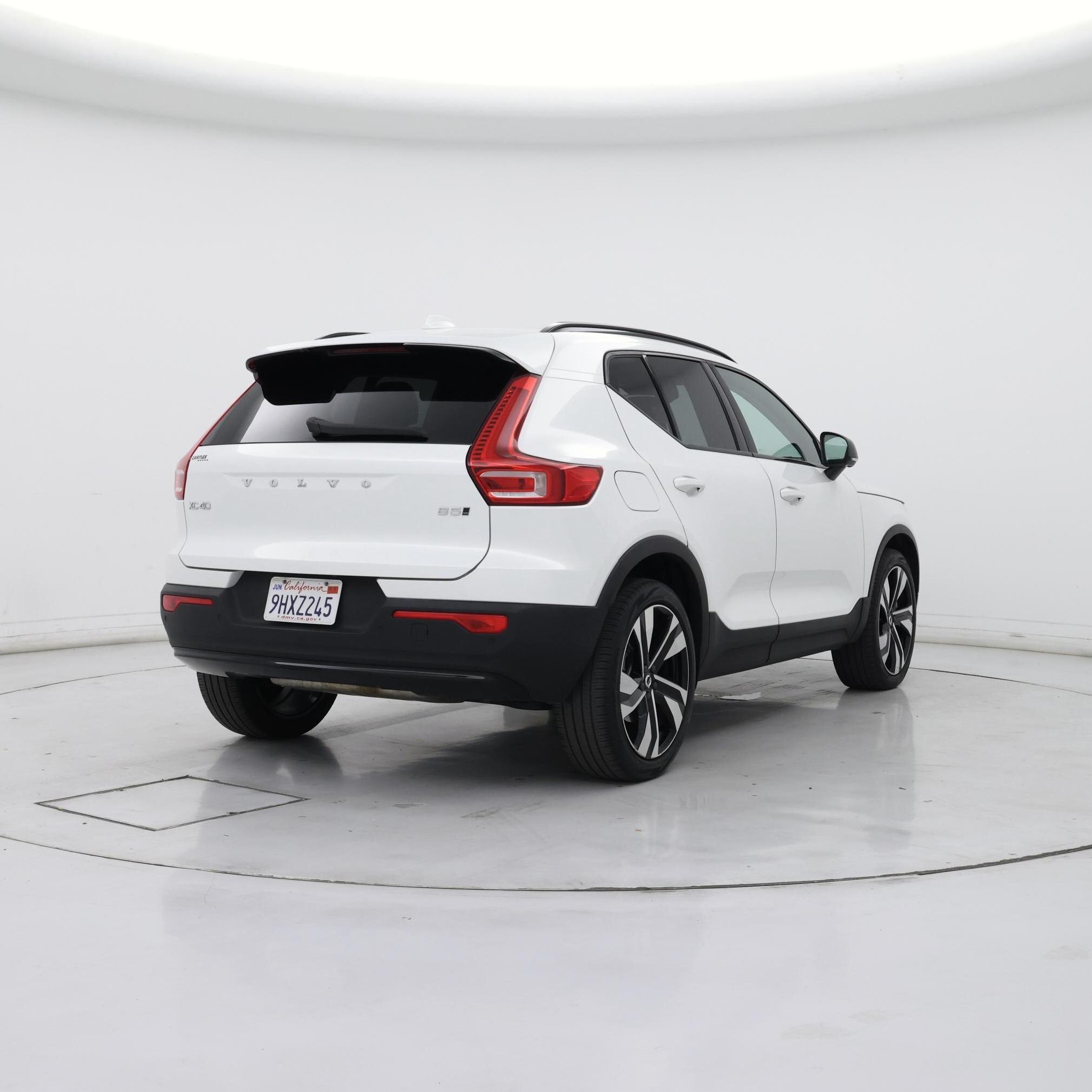 Thumbnail: 2023 Volvo XC40 - 8