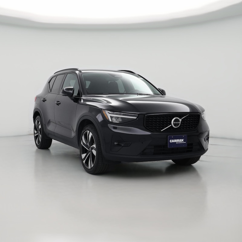 2025 Volvo XC40 B5 Plus Dark Theme