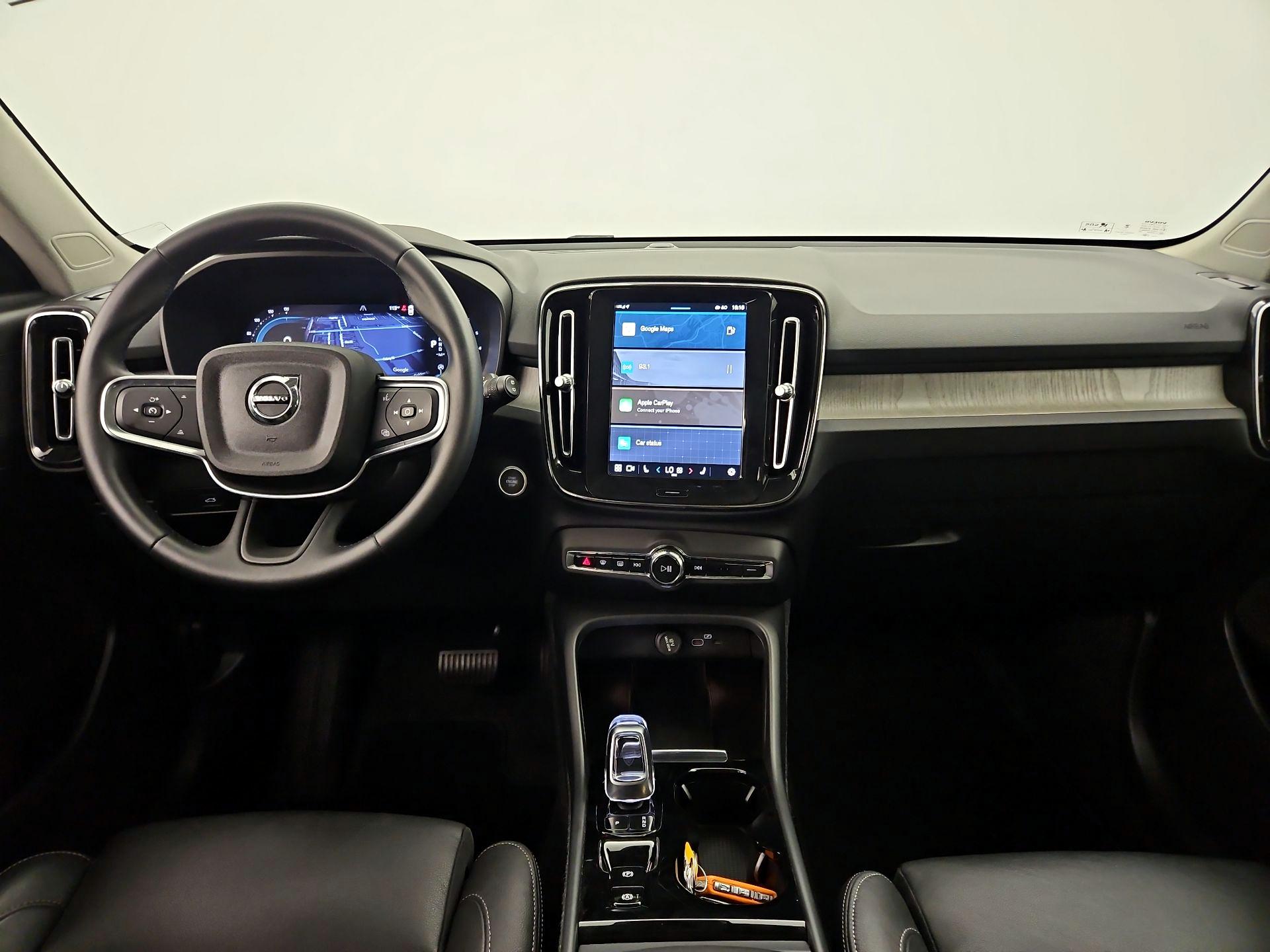 Thumbnail: 2025 Volvo XC40 - 9