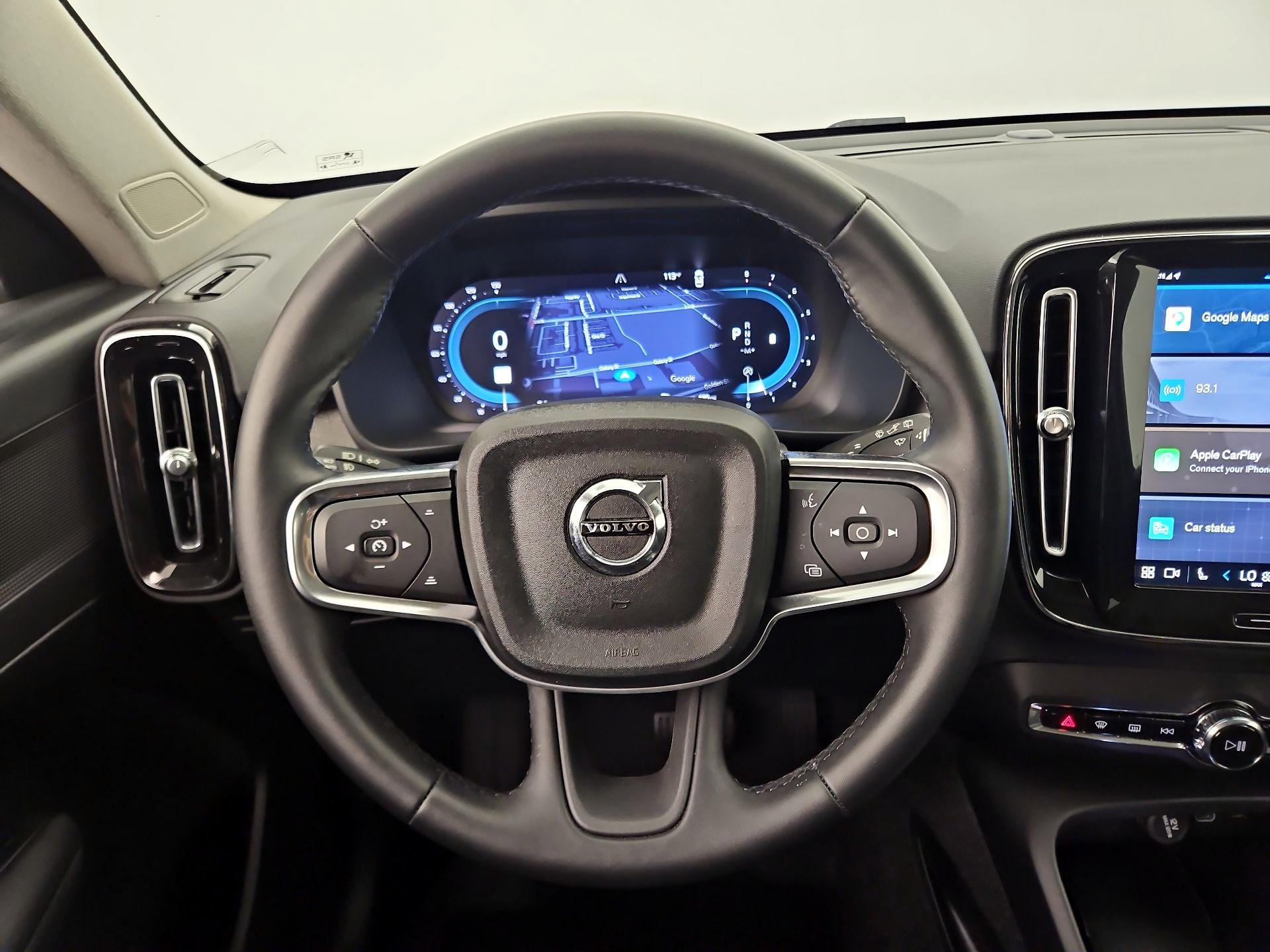 Thumbnail: 2025 Volvo XC40 - 10