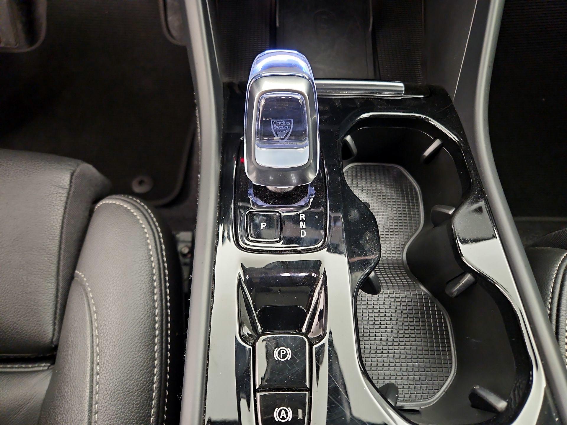Thumbnail: 2025 Volvo XC40 - 15
