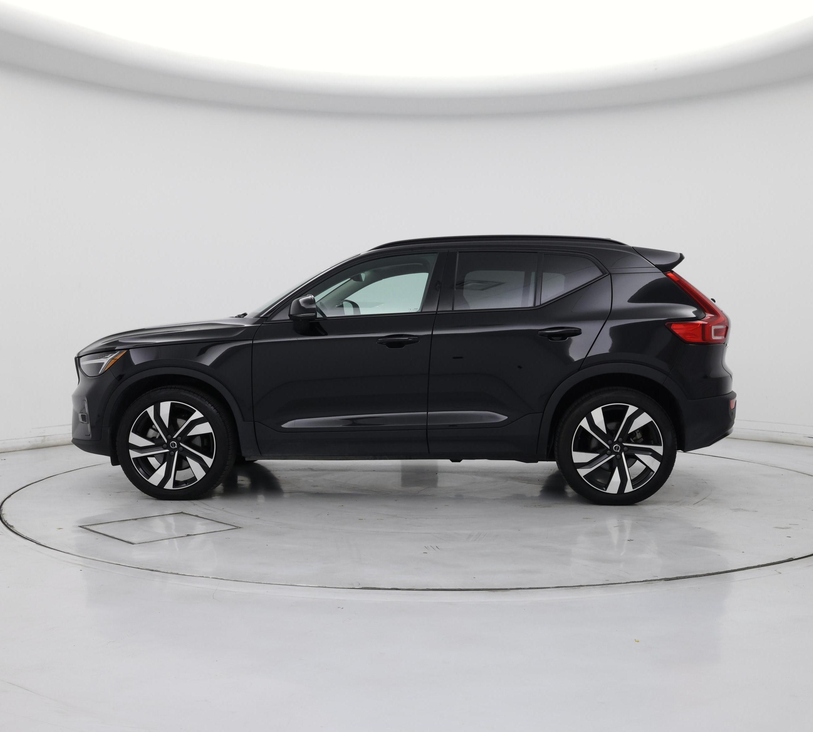 Thumbnail: 2025 Volvo XC40 - 3