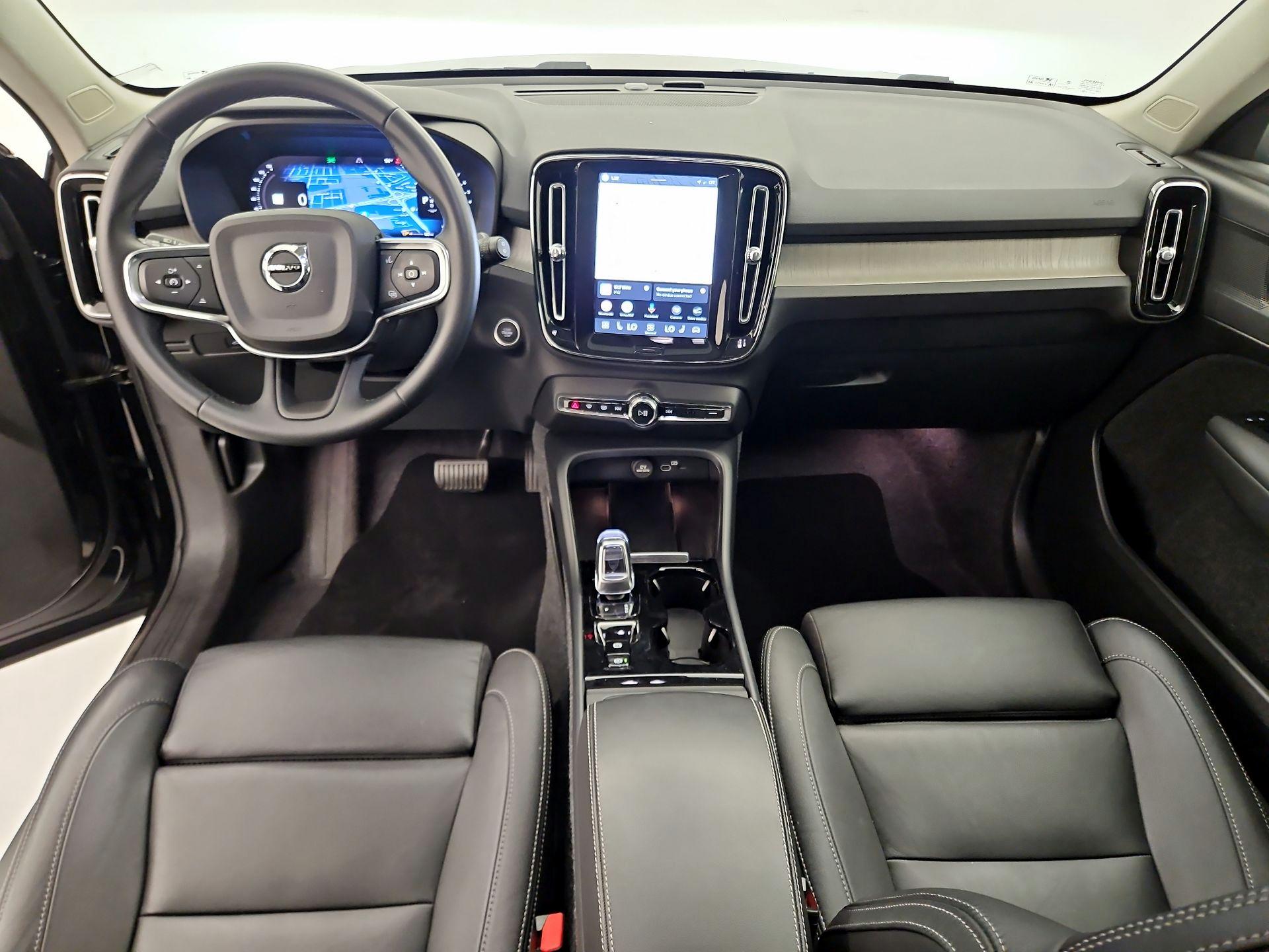 Thumbnail: 2025 Volvo XC40 - 9