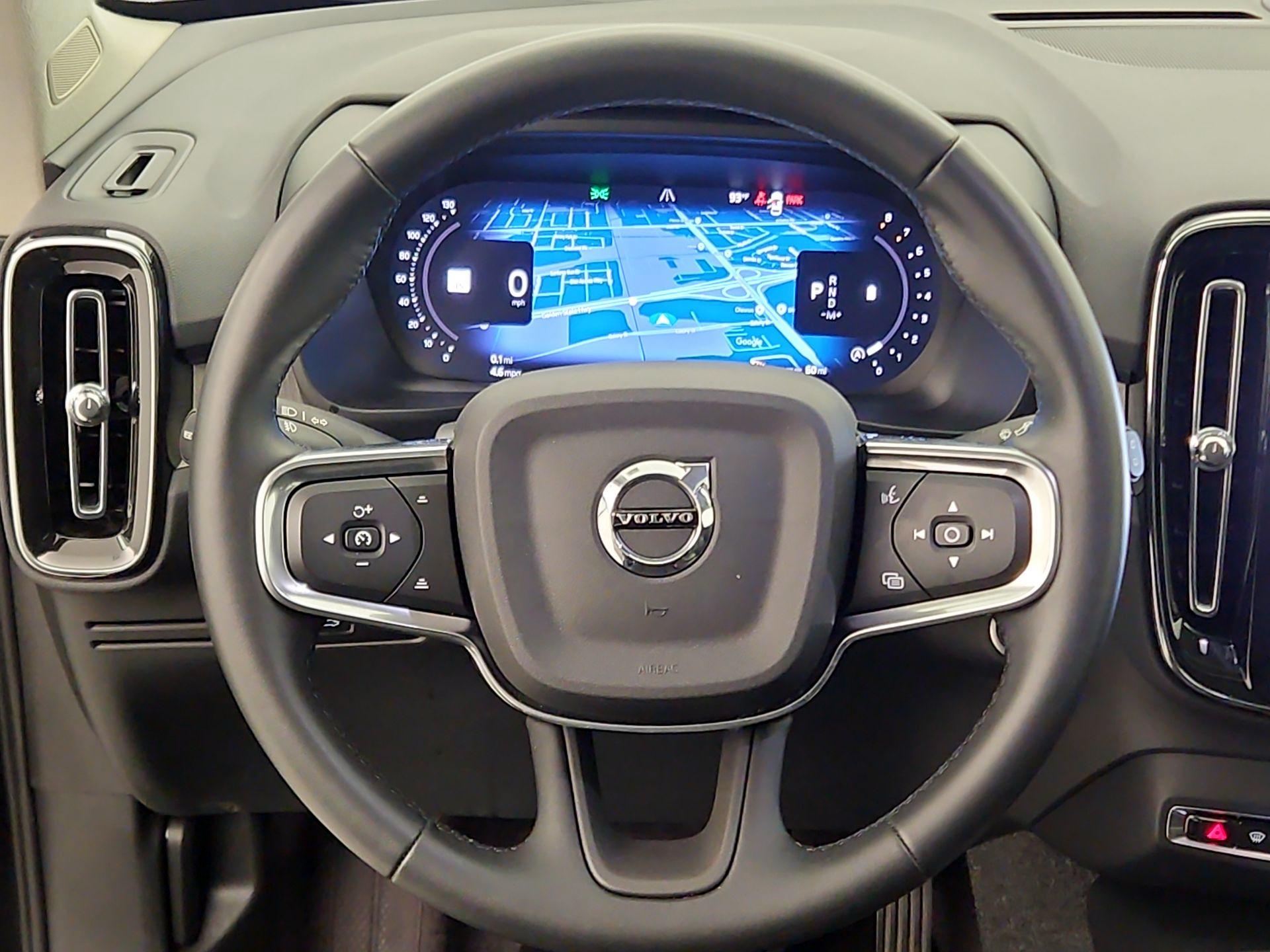Thumbnail: 2025 Volvo XC40 - 10